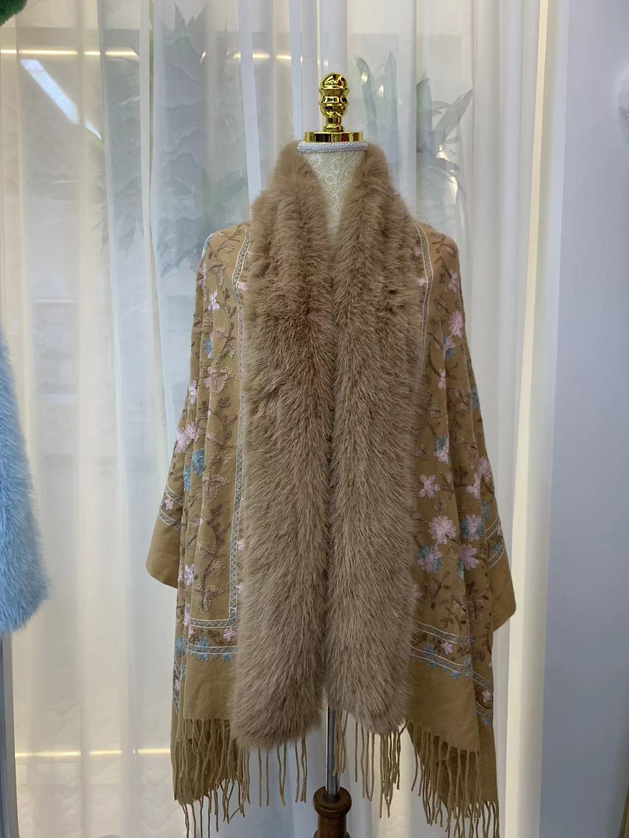 2022 Faux fur fur collar shawl, bride cheongsam shawl, embroidered shawl, autumn and winter fox fur shawl for export