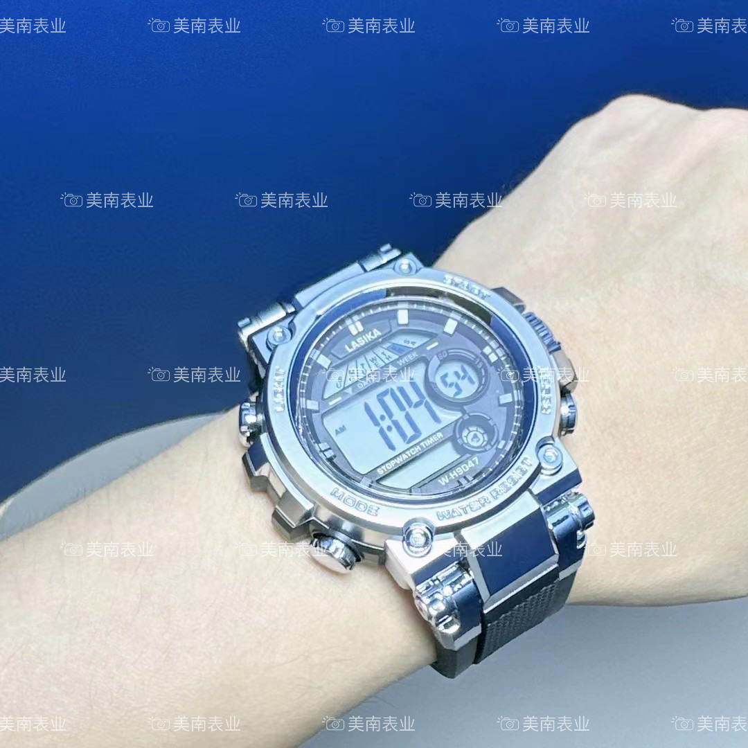 The latest sports electronic watch with a fashionable large dial and men's outdoor multi-functional watch is selling well at the beginning of the school year Item Picture