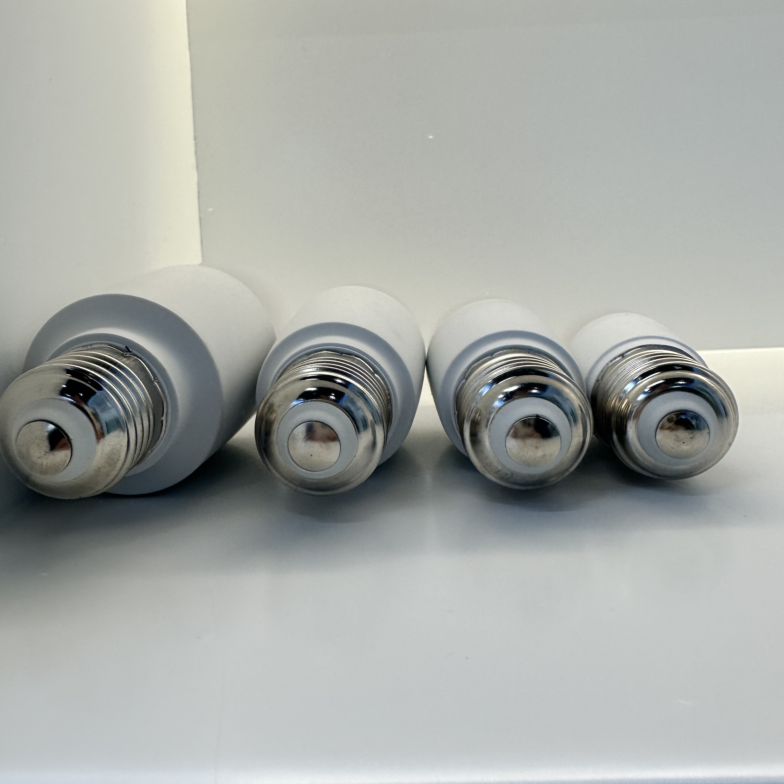 The lighting LED bulb is a white bulb column Specification image