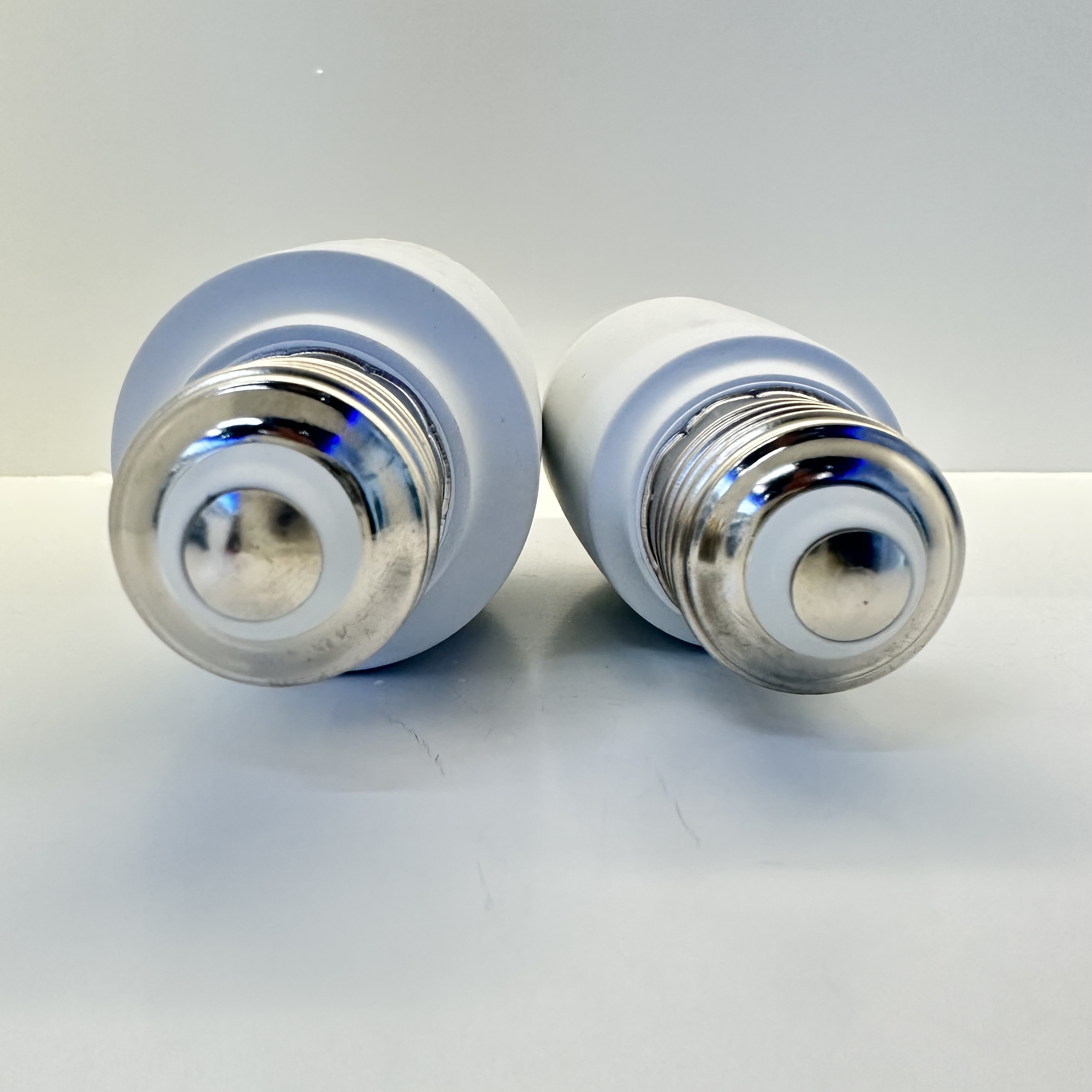 The lighting LED bulb is a white bulb column details Picture