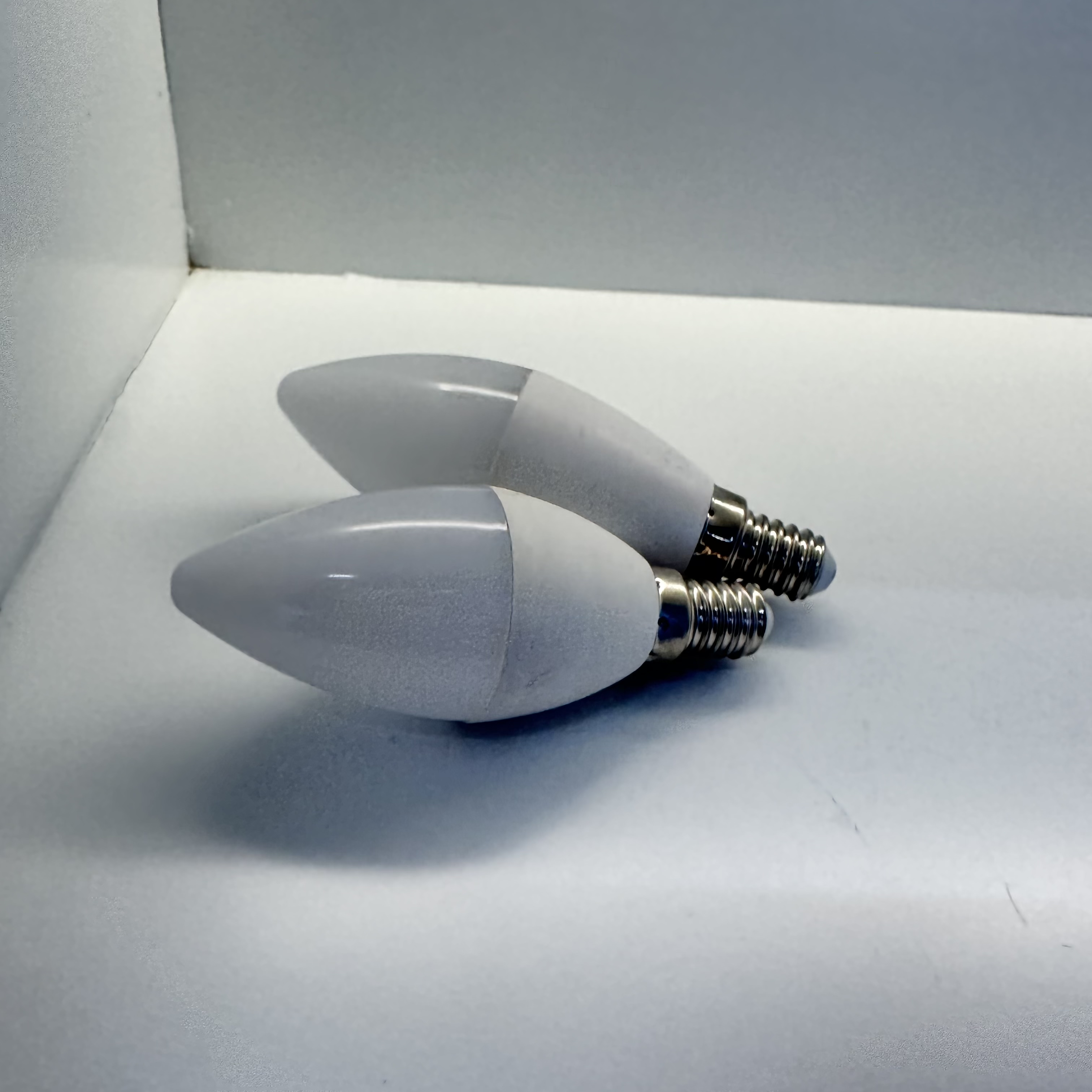 Lighting LED bulbs E14 and E27 Item Picture