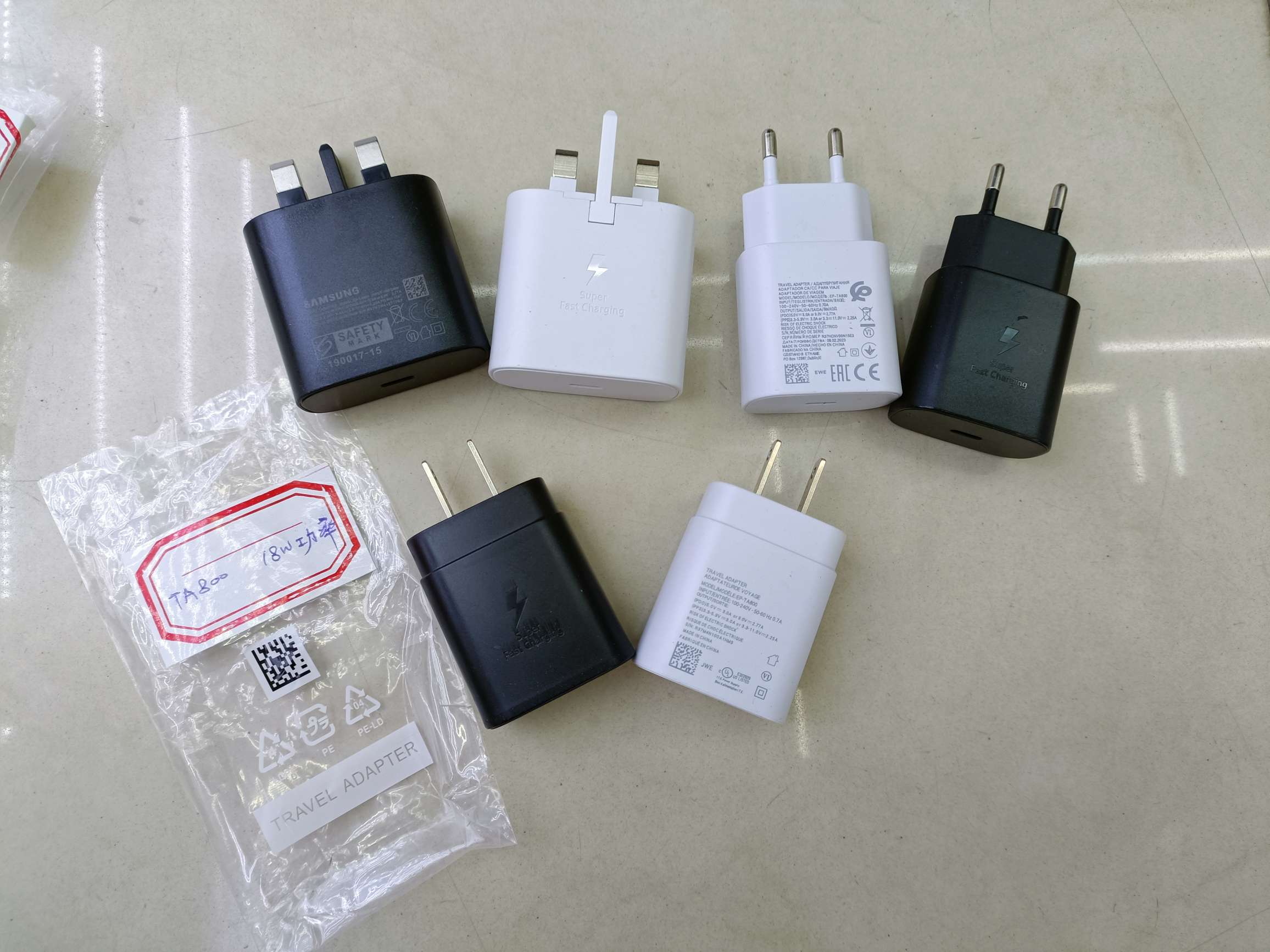 TA800 18W/25W PD charging head mobile phone charger US regulation European regulation UK regulation full figure