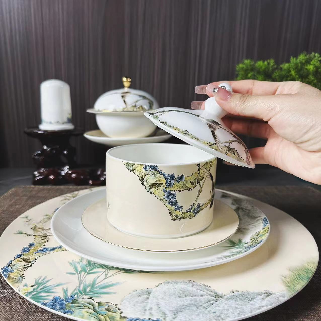 Retro flower-and-bird series ceramic bone China tableware set, Chinese ink-wash style imperial garden style carved ceramic tableware details Picture