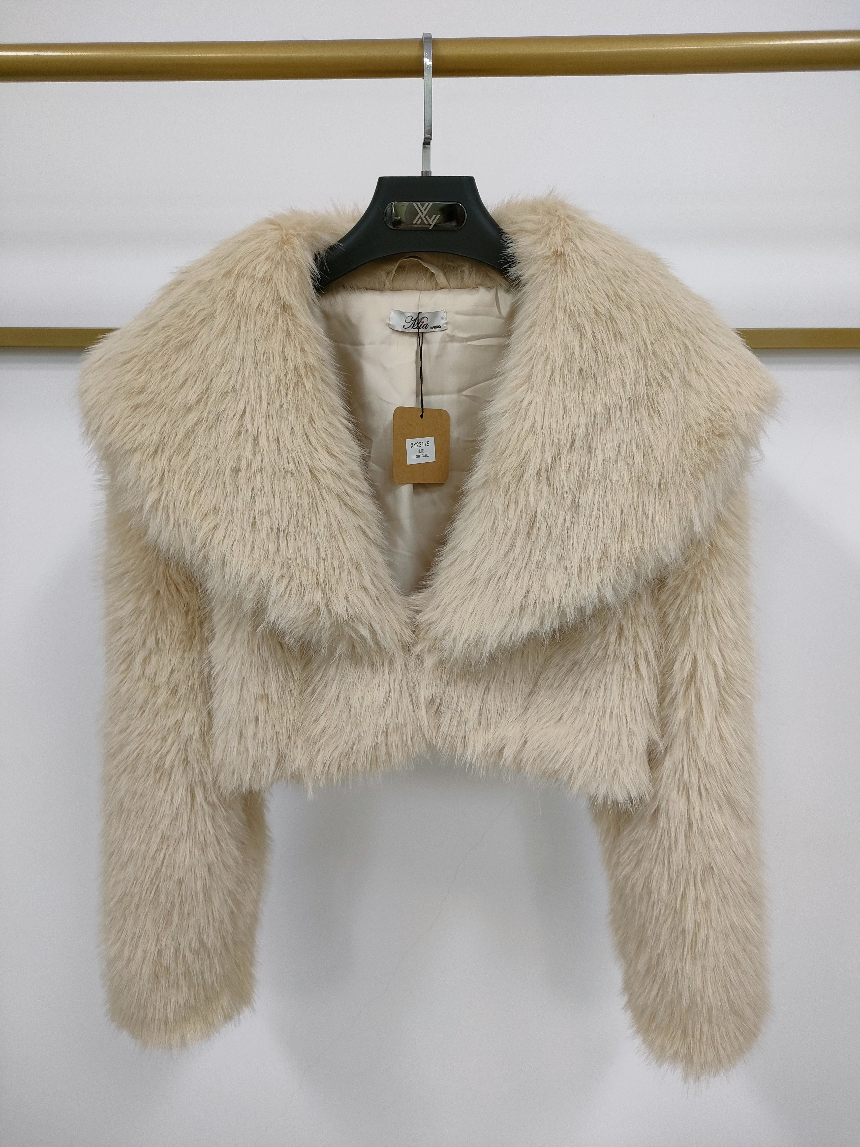 2023 New Imitation Fox Hair Fashion Short Suit Collar Fur Coat Design Hot Winter Item Picture