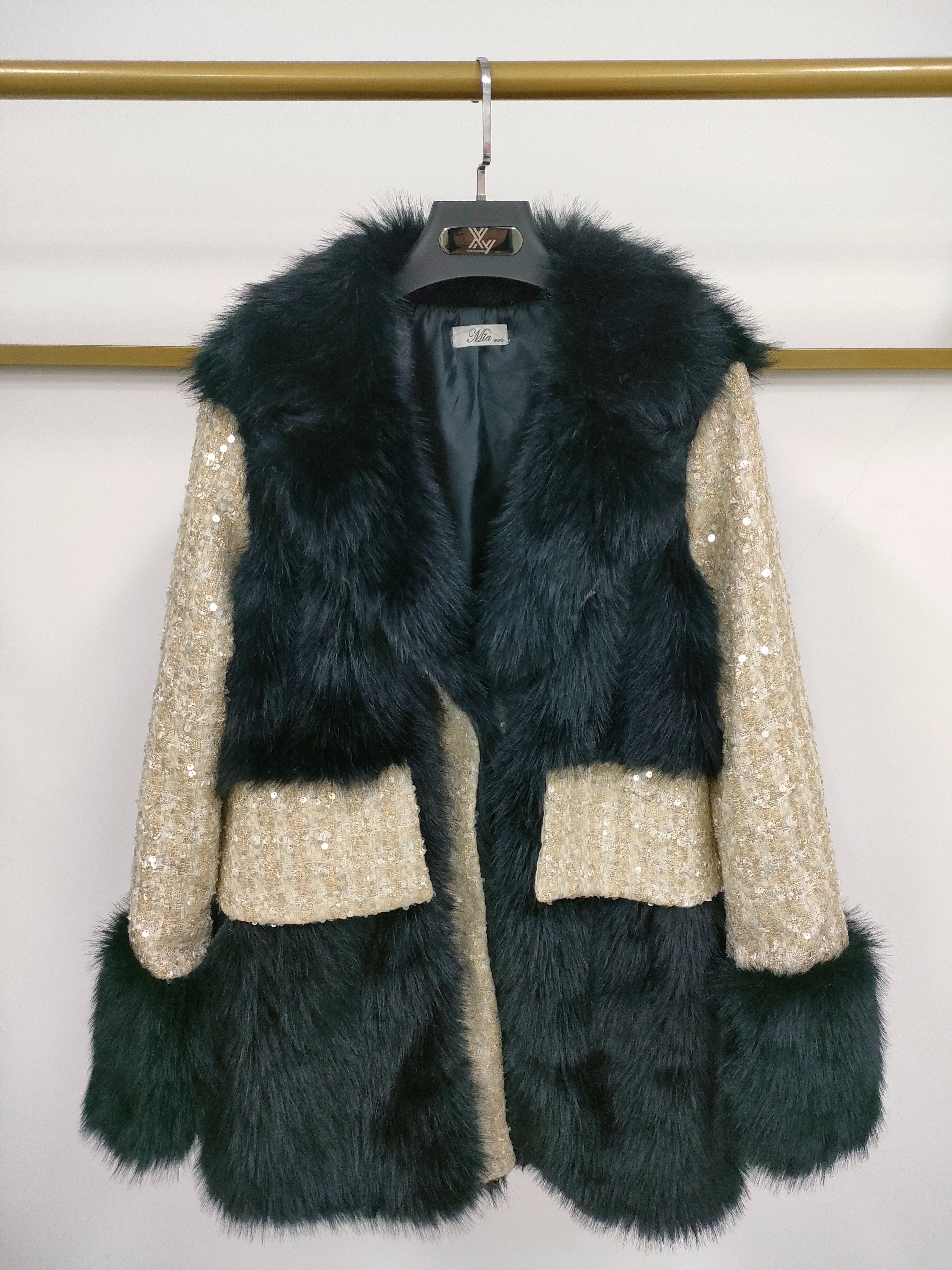 2023 New Fur Splicing Sequin Coat Winter Imitation Fur Fashion Selling Fur details Picture