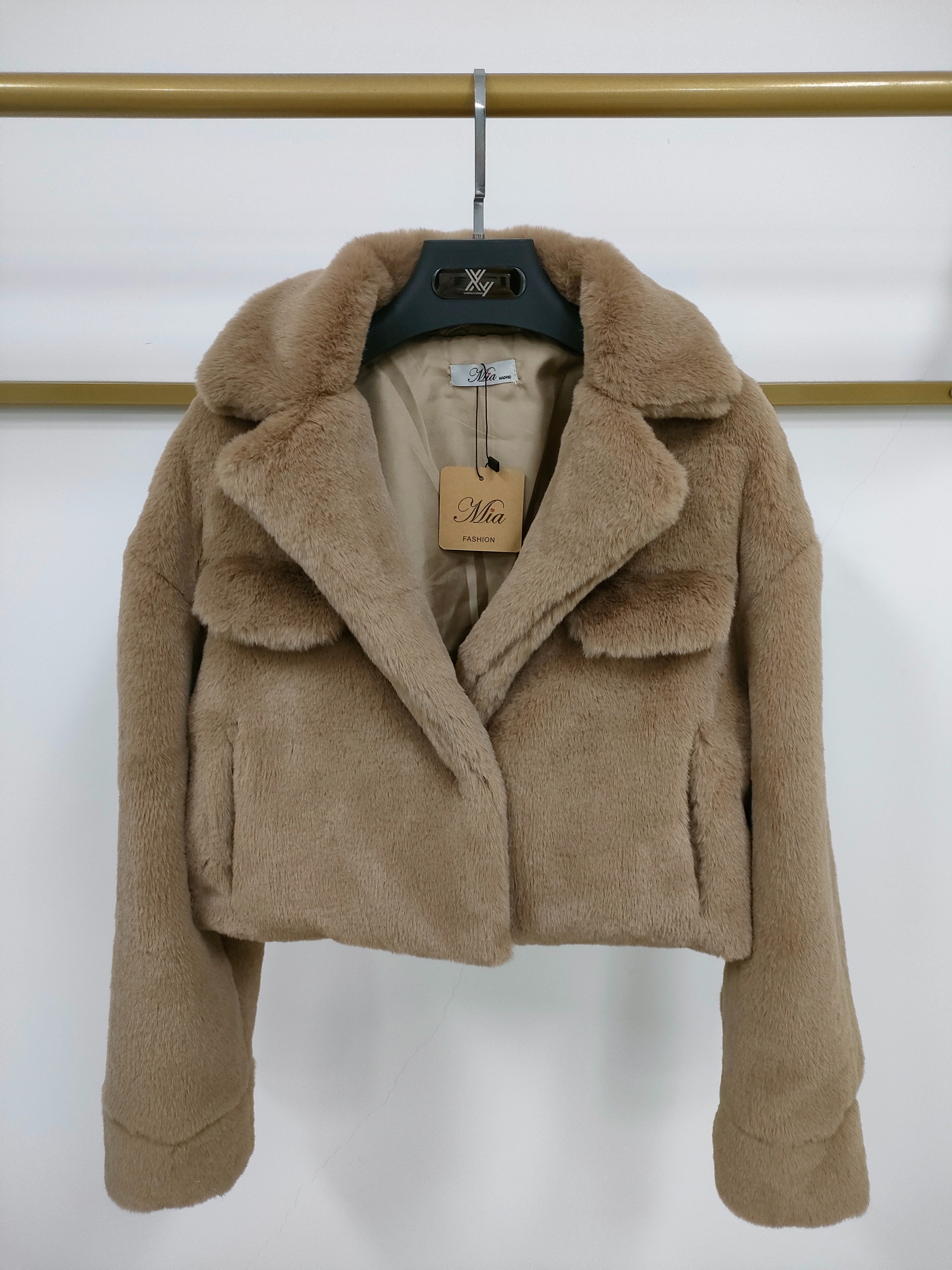 2023 New Imitation Rabbit Hair Fashion Short Fur Coat Fake Fur Design details Picture
