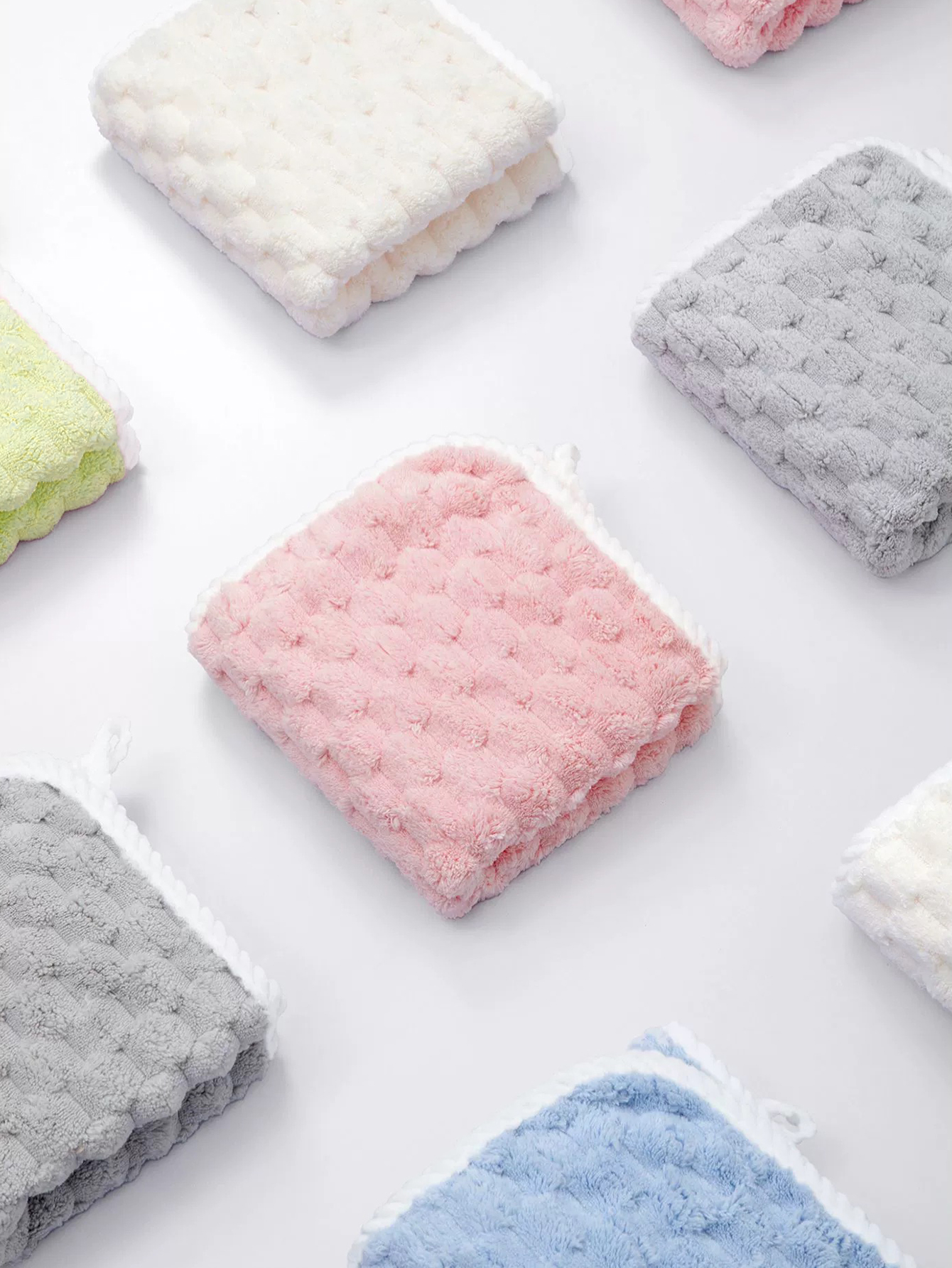 Seal Ball Towel Coral Velvet Cloud Lattice Square Towel 30*30 Item Picture