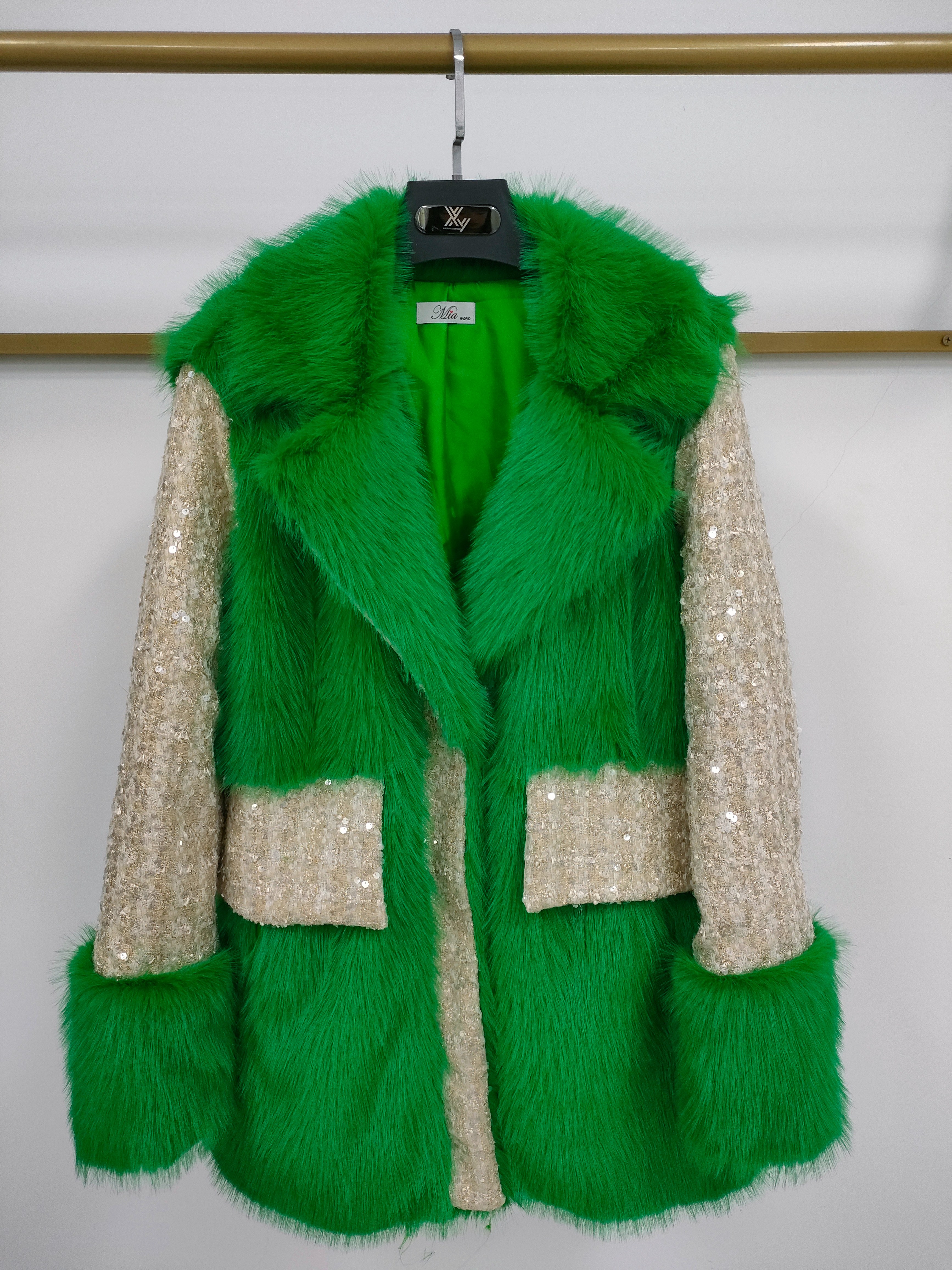 2023 New Fur Splicing Sequin Coat Winter Imitation Fur Fashion Selling Fur Item Picture