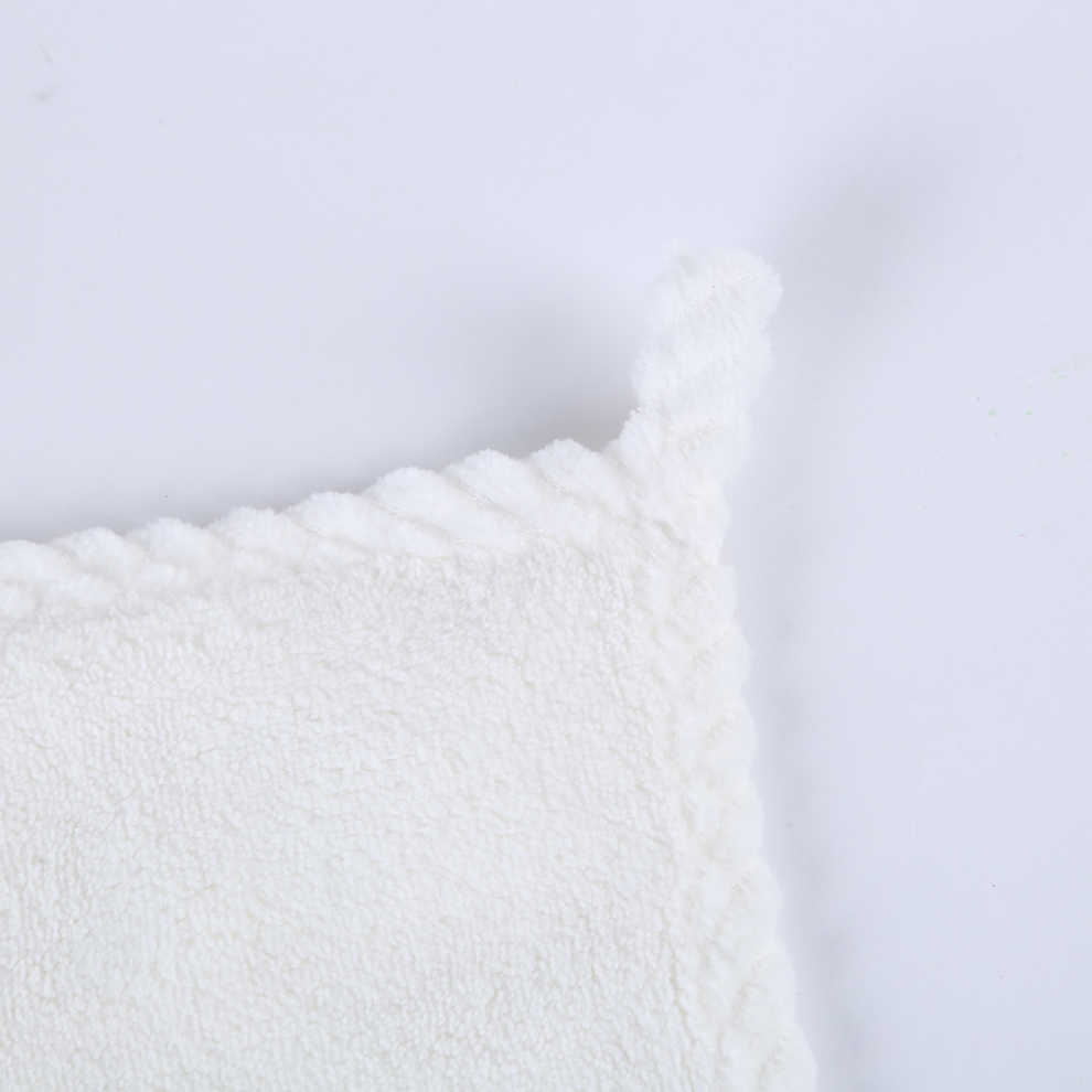 Xi Qiu Square scarf, thickened coral fleece absorbent white hanging scarf, 35*35 cm Application Scenario