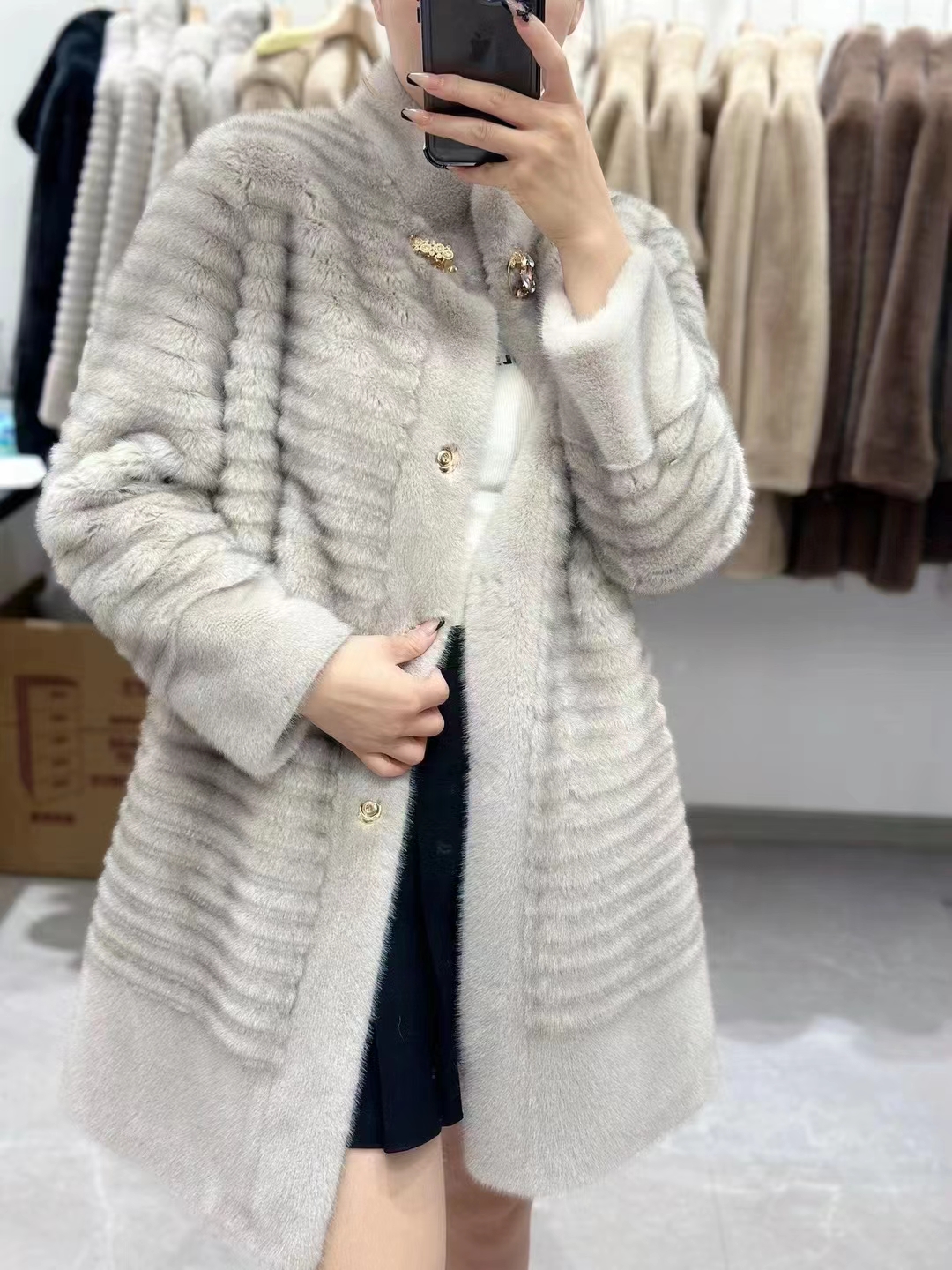 Autumn/Winter Mink Plush Mid-Length Striped Design Coat Noble Woolen Fur Coat