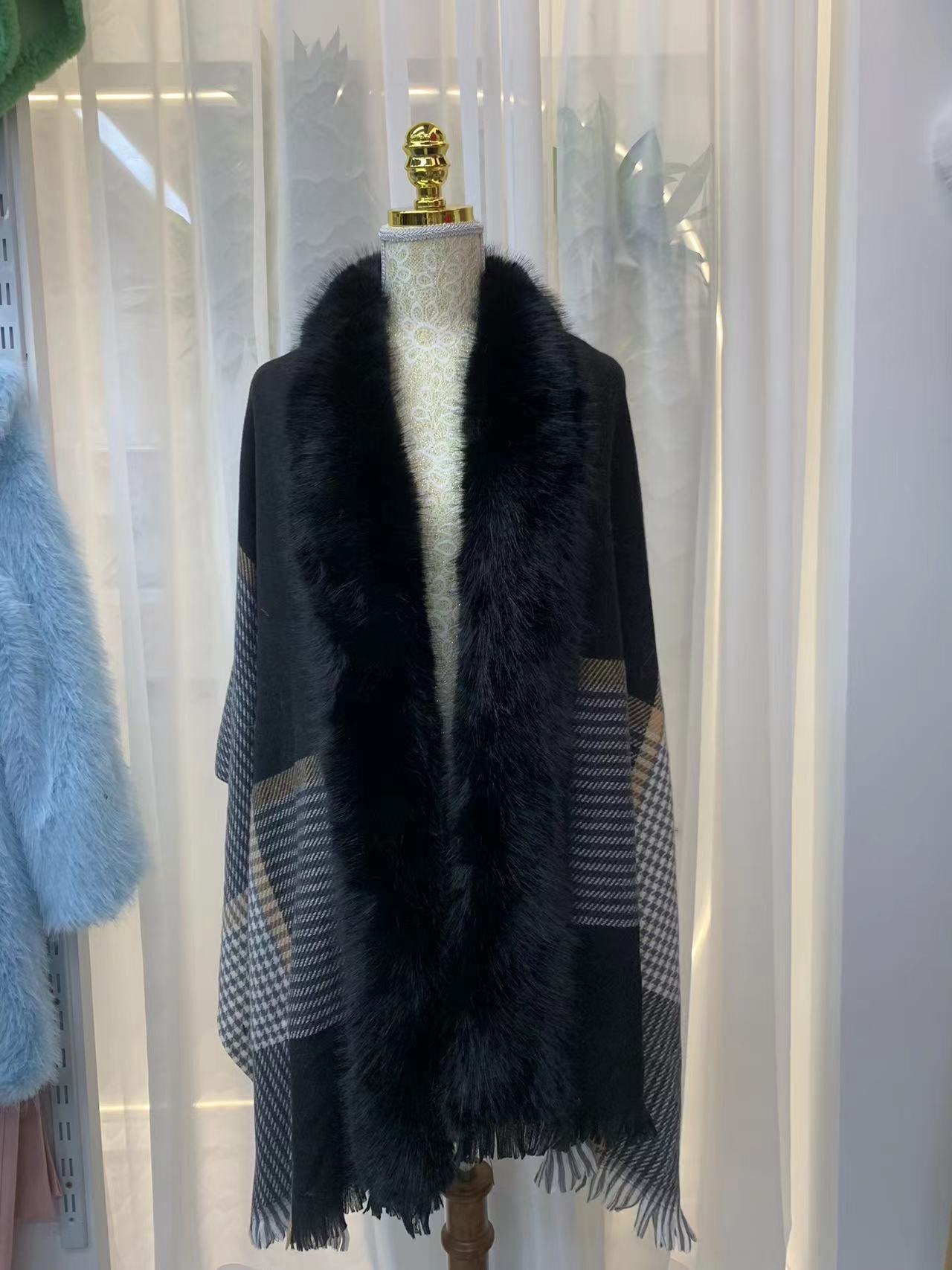 2023 Winter New Shawl Plus Fox Fur Collar Fake Fur Collar Design Check Pattern