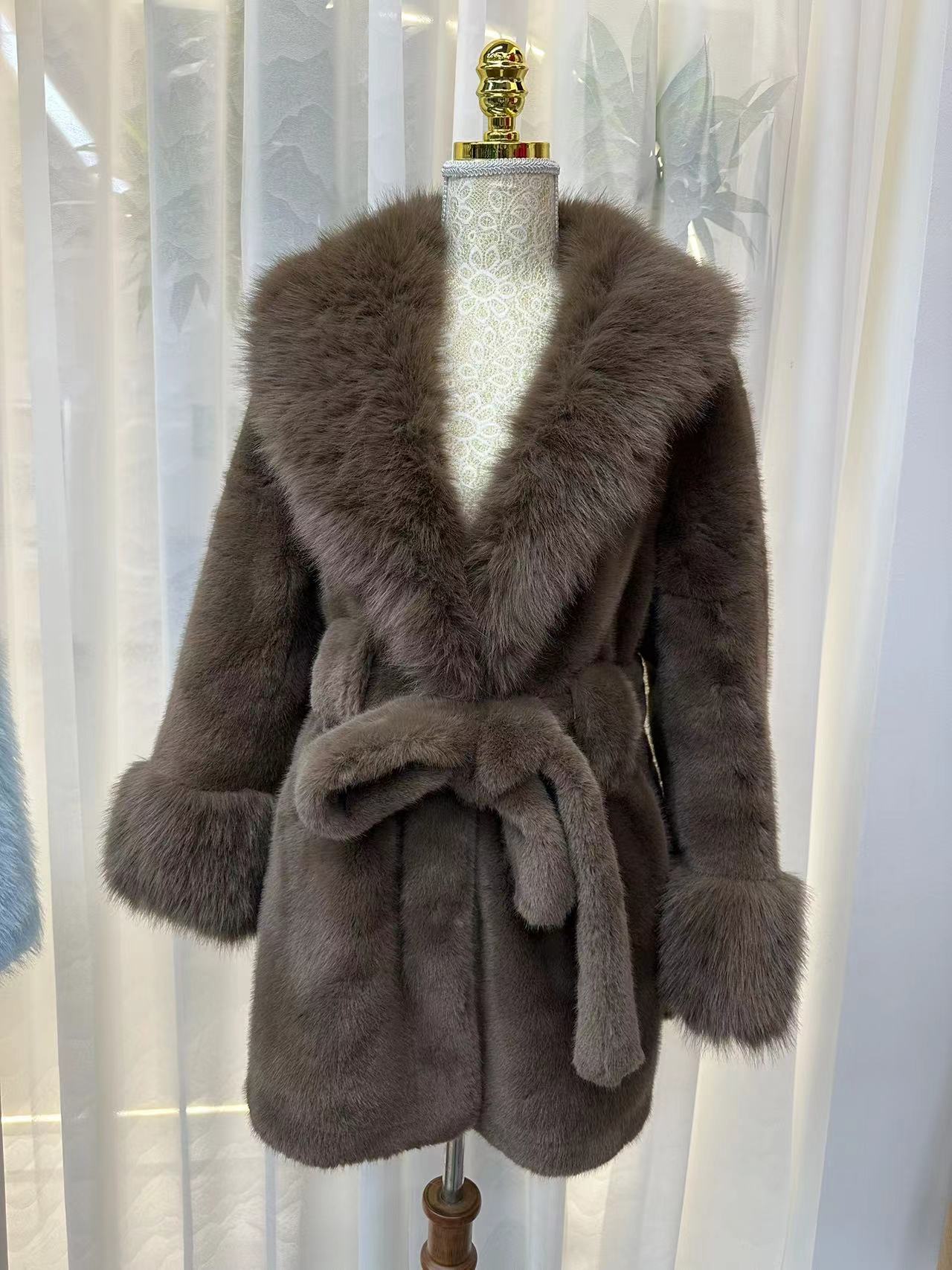 New Winter Suit Collar Design Coat Senior Sense Fox Fur Collar Coat