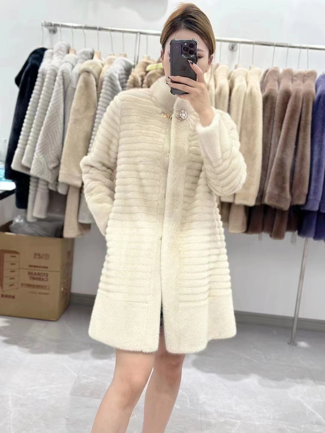 Autumn/Winter Mink Plush Mid-Length Striped Design Coat Noble Woolen Fur Coat details Picture