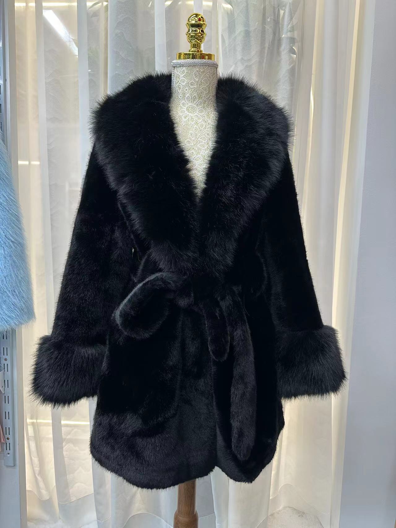 New Winter Suit Collar Design Coat Senior Sense Fox Fur Collar Coat details Picture
