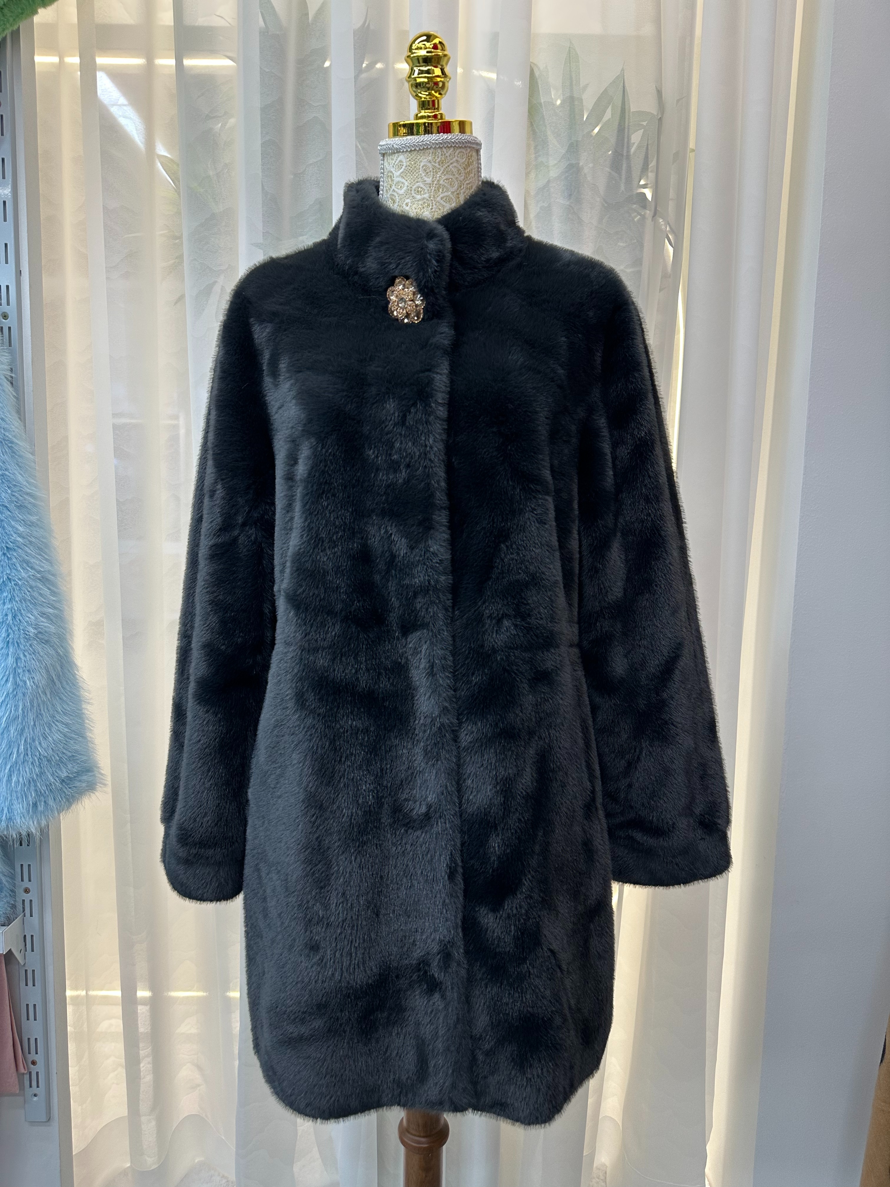 Autumn And Winter Mink Velvet Comfortable Medium Length Coat Noble Wool Fur Coat details Picture