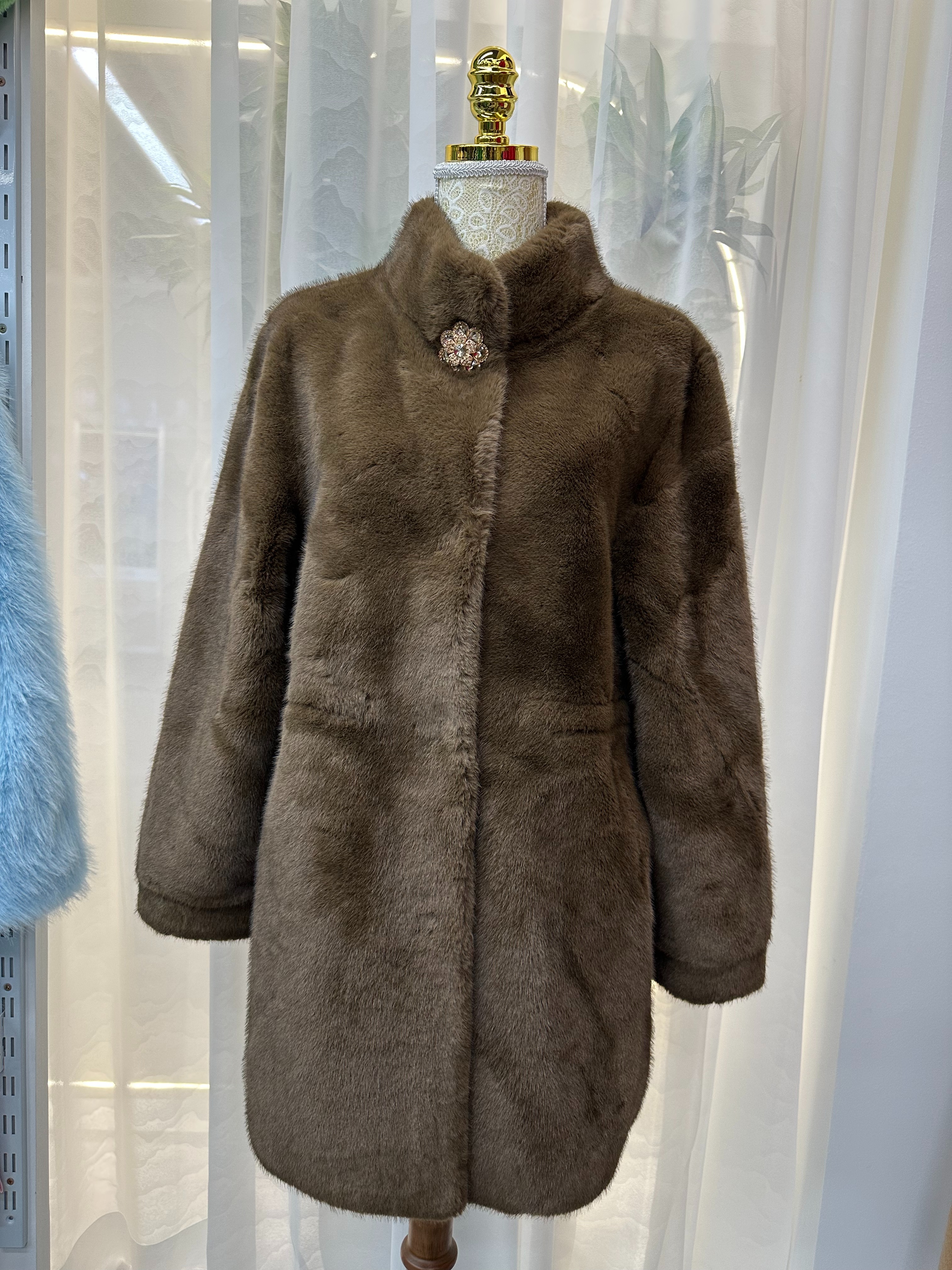 Autumn And Winter Mink Velvet Comfortable Medium Length Coat Noble Wool Fur Coat Application Scenario