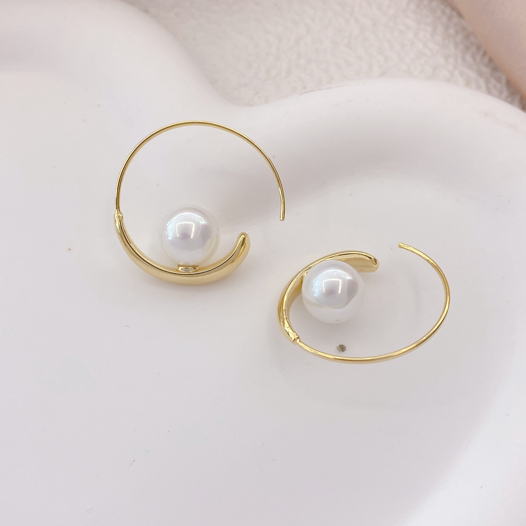 2023韩国火爆轻奢小香耳钩珍珠款韩国火爆轻奢小香耳钩珍珠款耳环