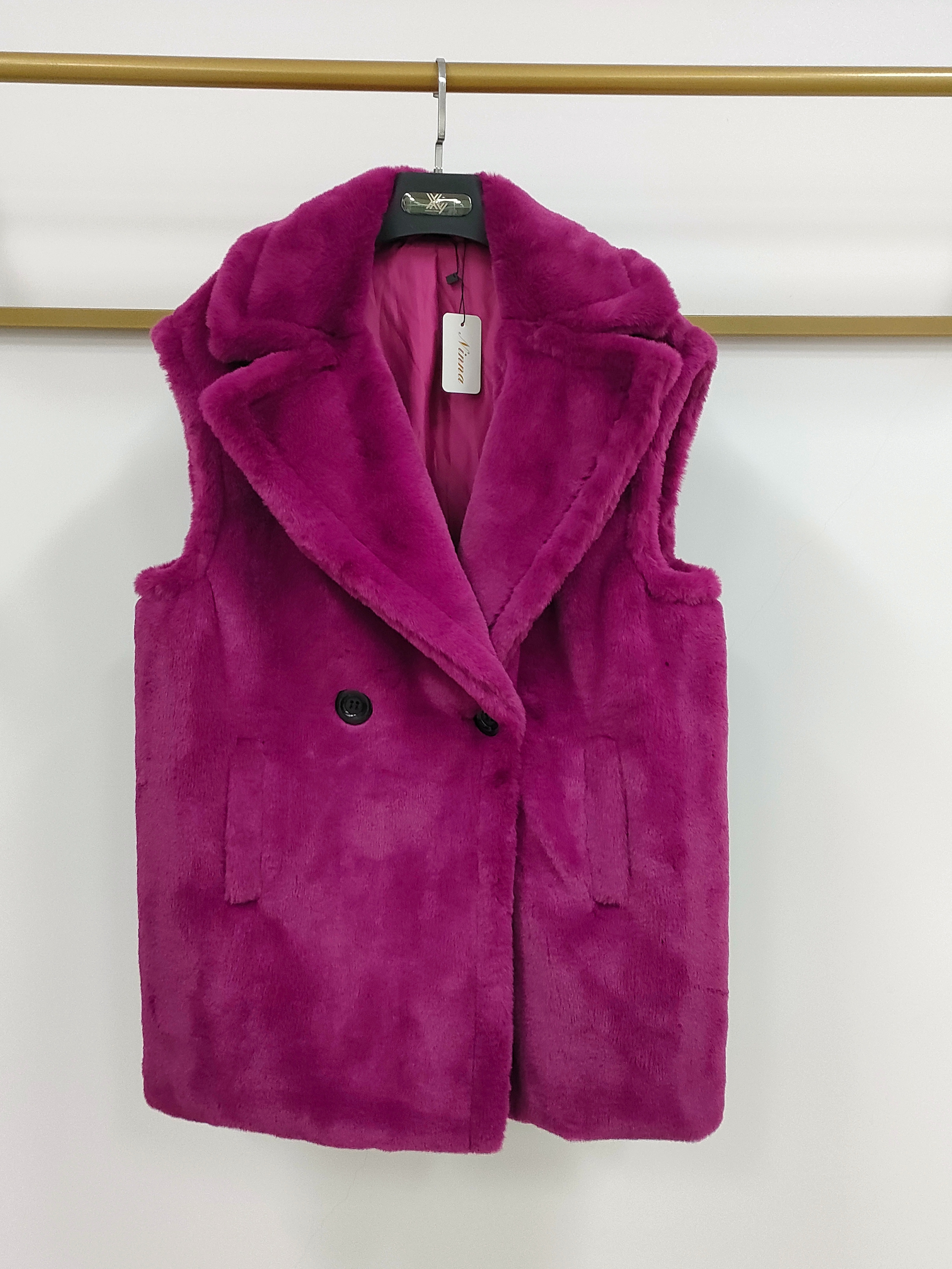 The New Trend Fashion Imitation Fur Vest Coat Is Elegant And Stylish Yet Soft And Comfortable details Picture