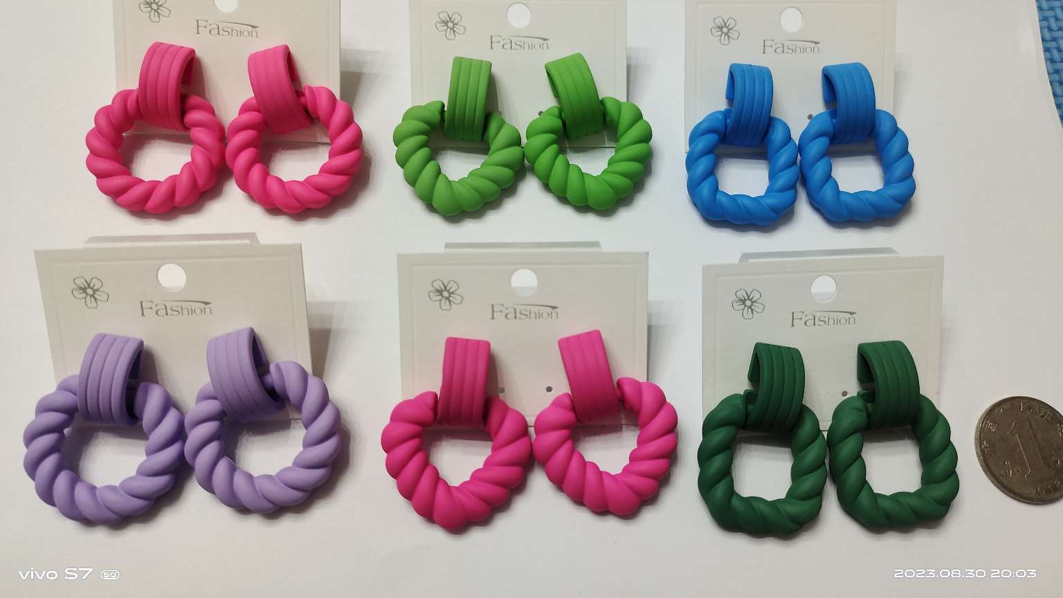 五彩缤纷橡皮漆效果彩色系列桃心形状，圆形，正方形状等，颜色有粉，白，大红，绿，湖蓝，宝蓝，黑色，款式4870——1001