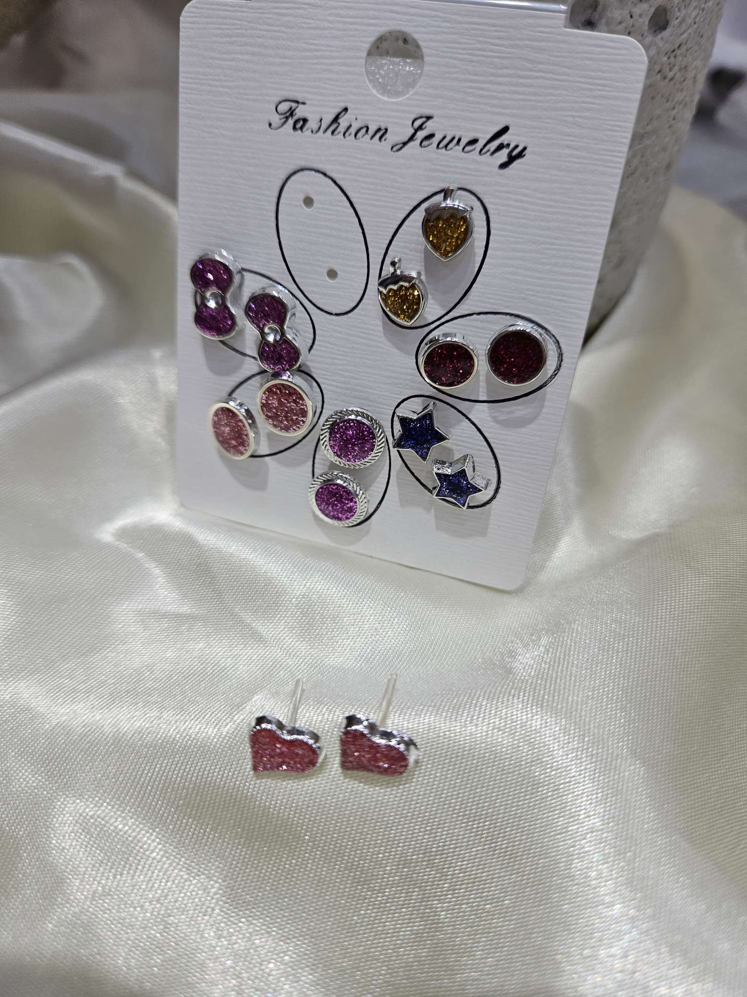 7 Exquisite And Elegant Anti-Allergy Small Earrings, Seven Days Not The Same Stall Two Yuan Shop Hot Gift Dating Small Gifts Application Scenario