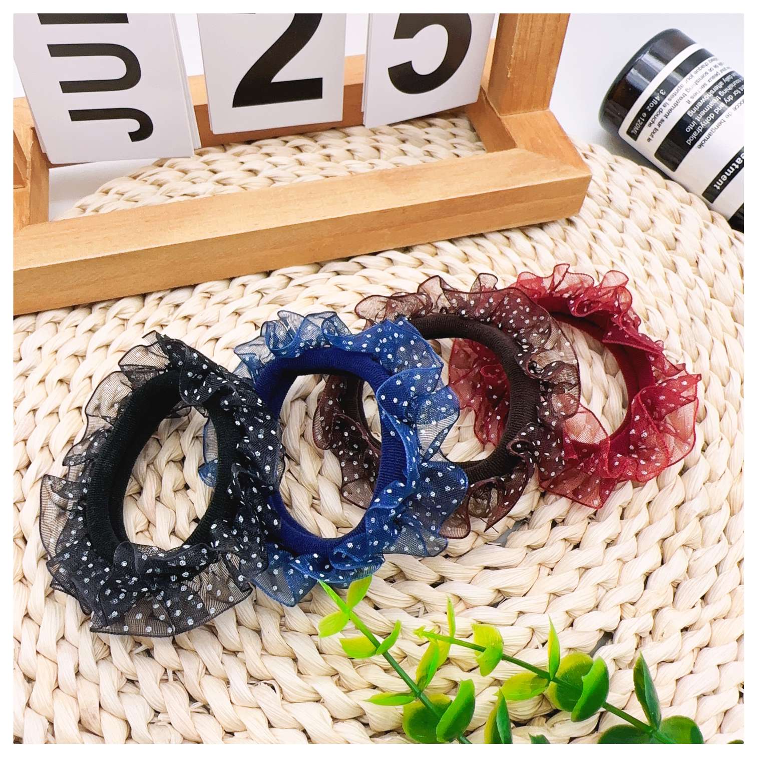 【 100-piece set 】 Printed single-layer yarn knitted leather band hair accessory for adults Application Scenario