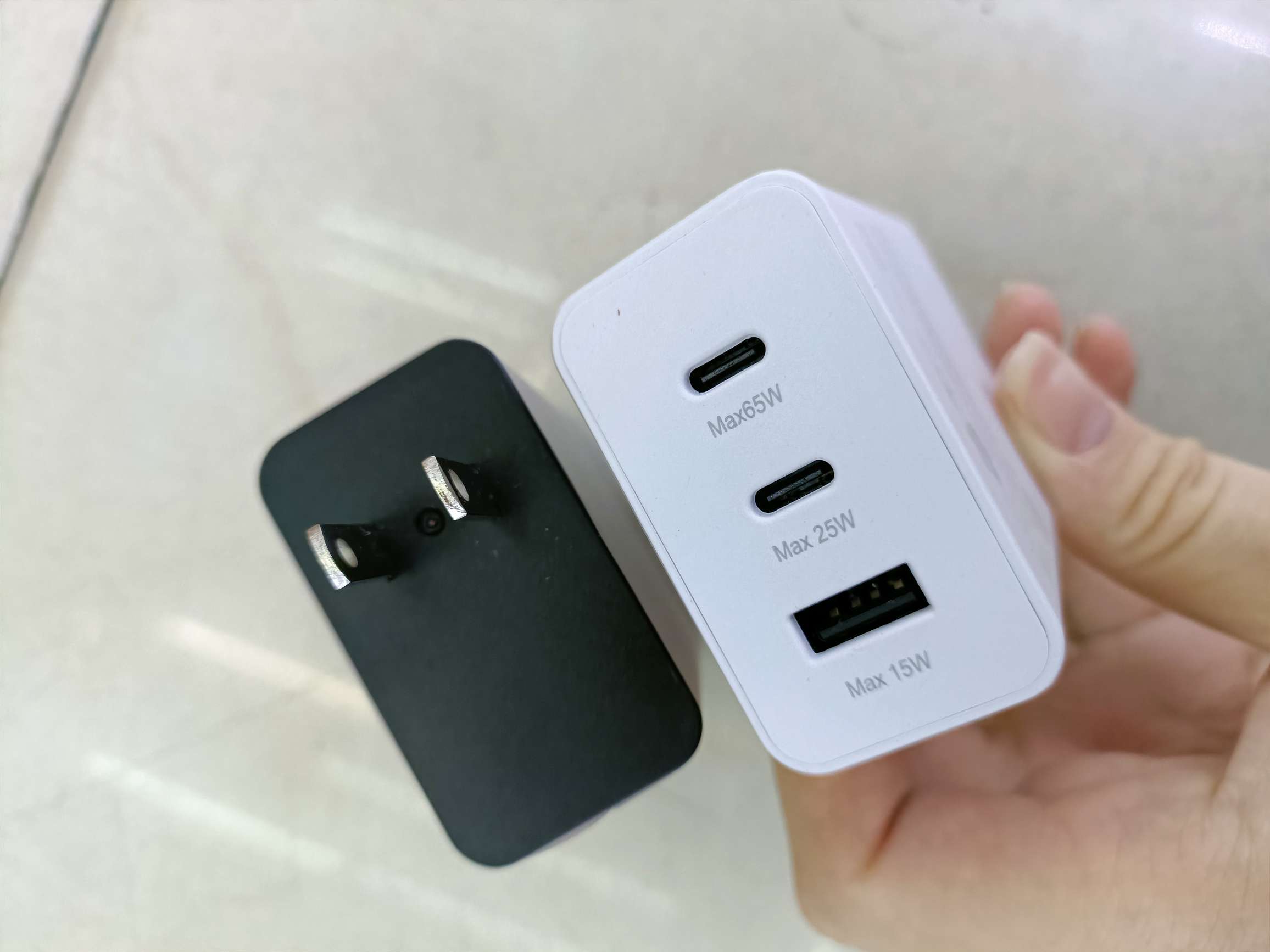 S23 dual PD+USB charging head Mobile charging head supports Samsung mobile phone fast charging Specification drawing