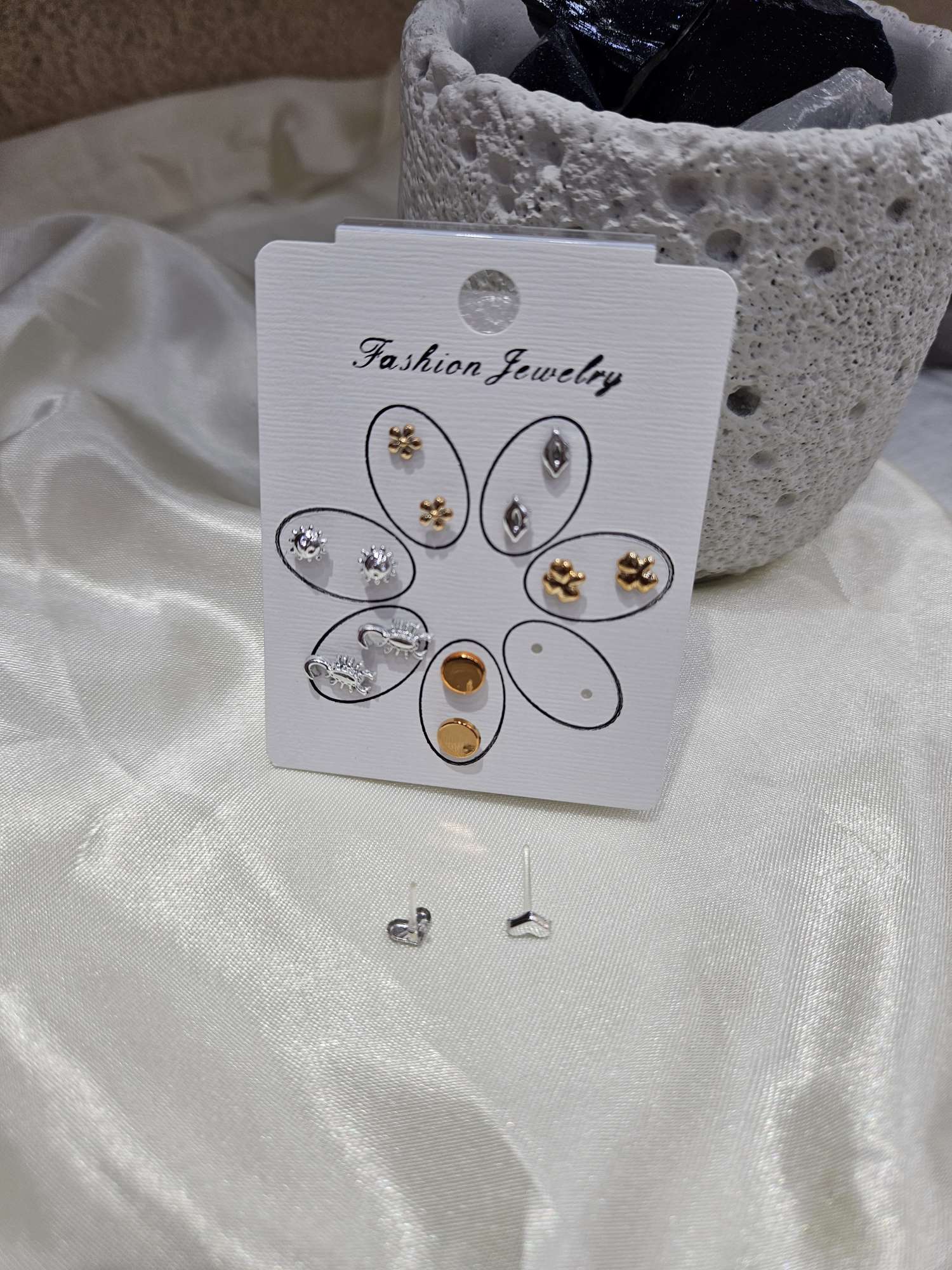 7 Exquisite And Elegant Anti-Allergy Small Earrings, A Week Not The Same Stall Two Yuan Shop Hot Gift Dating Small Gifts Specification drawing