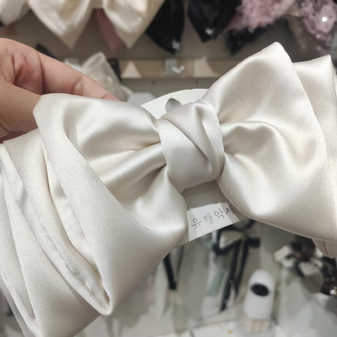 蝴蝶结发夹/弹簧夹/蝴蝶结弹簧夹白底实物图