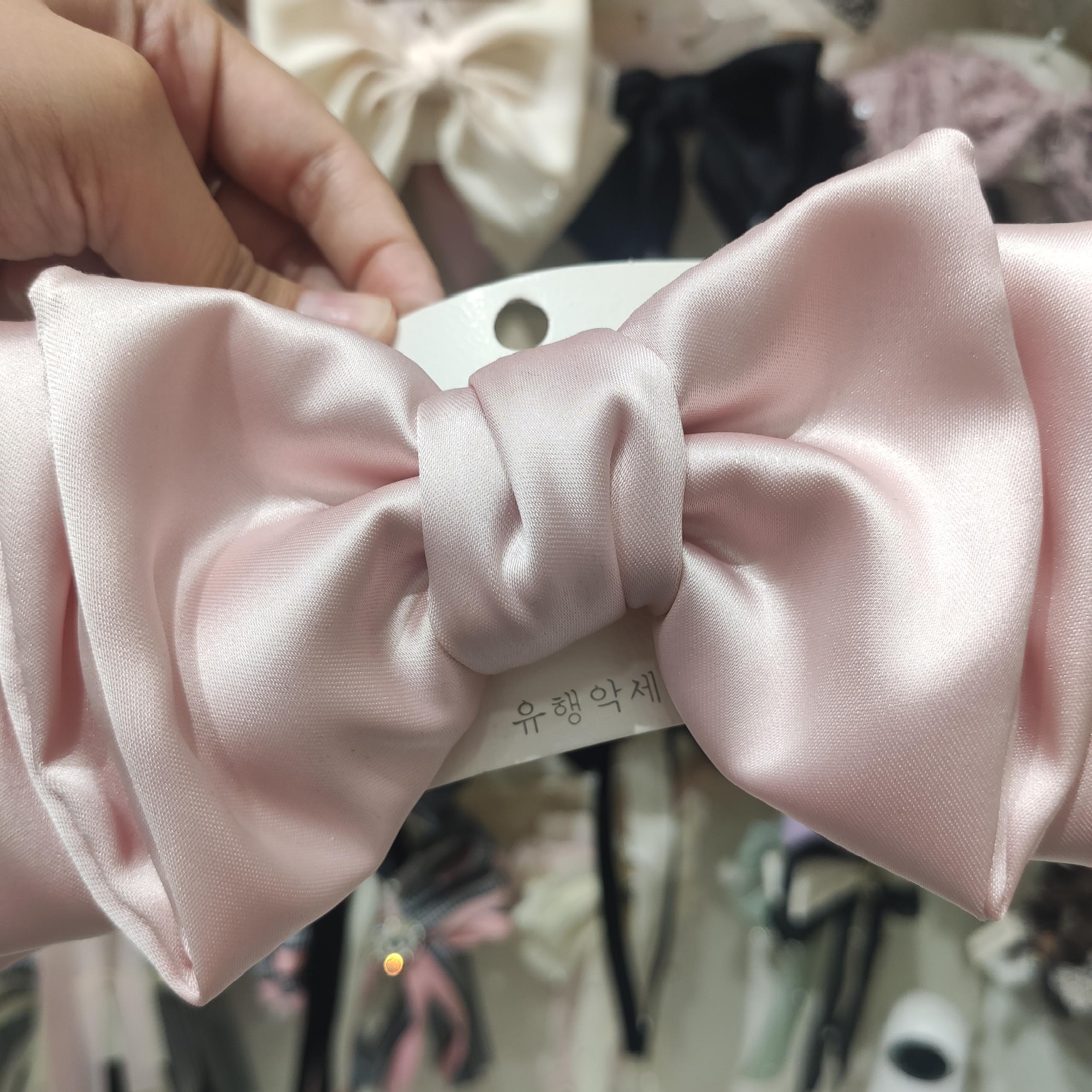 实拍粉色缎面丝绸光滑触感双层蝴蝶结发夹弹簧夹头饰头脑勺公主                               