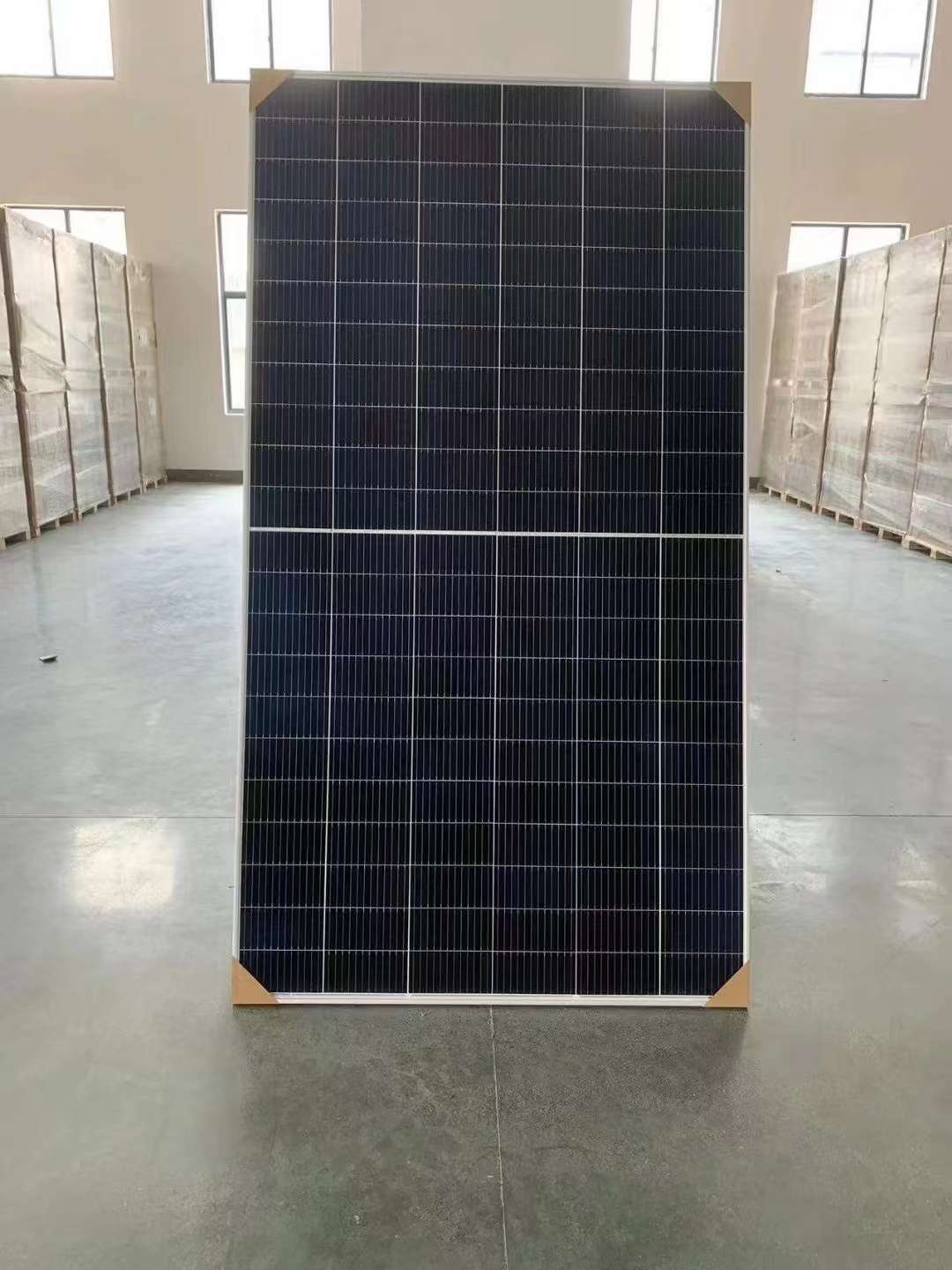 单晶硅660瓦太阳能板光伏电站家用系统