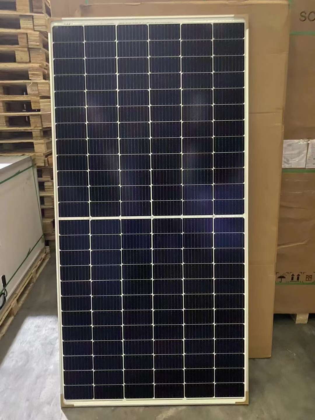 单晶550瓦太阳能光伏发电板电站系统