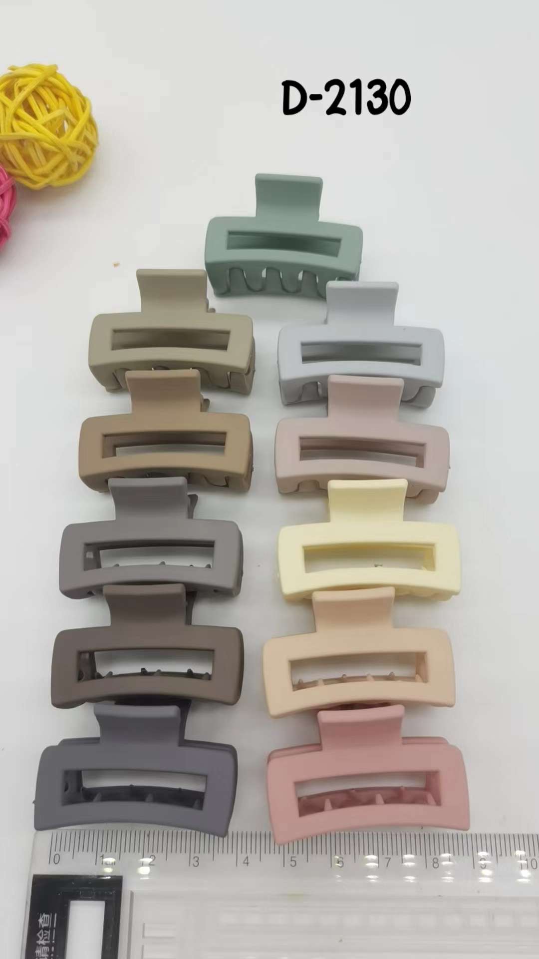 A variety of new small and medium-sized claw plate hair clips and gripper tips in the Korean InS-style elastic paint detail image 4