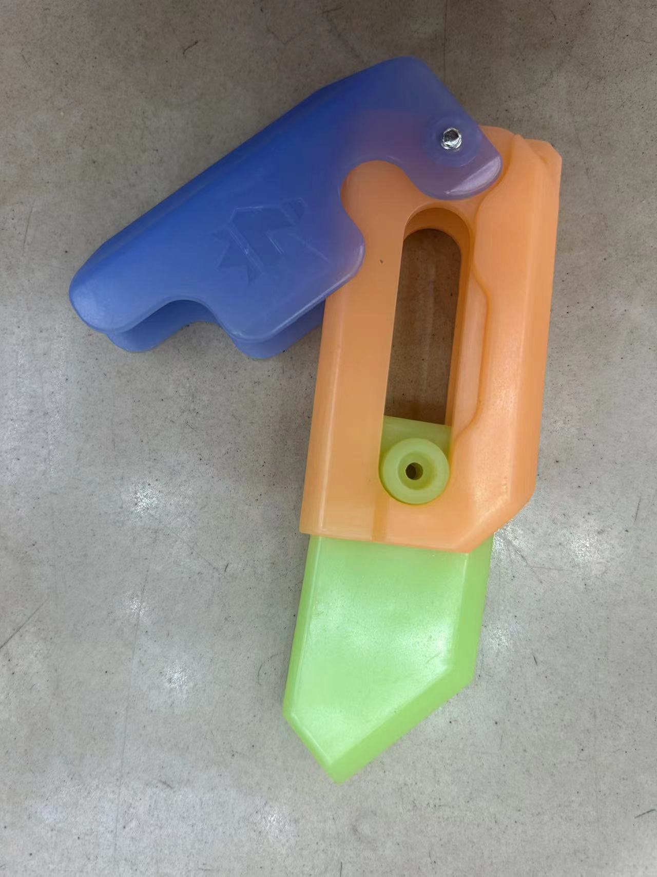 New Network Explosive Toy Radish Knife Series Yiwu Huang Rongren Radish Data Radish Butterfly Toy Knife Toy 901-18 Item Picture