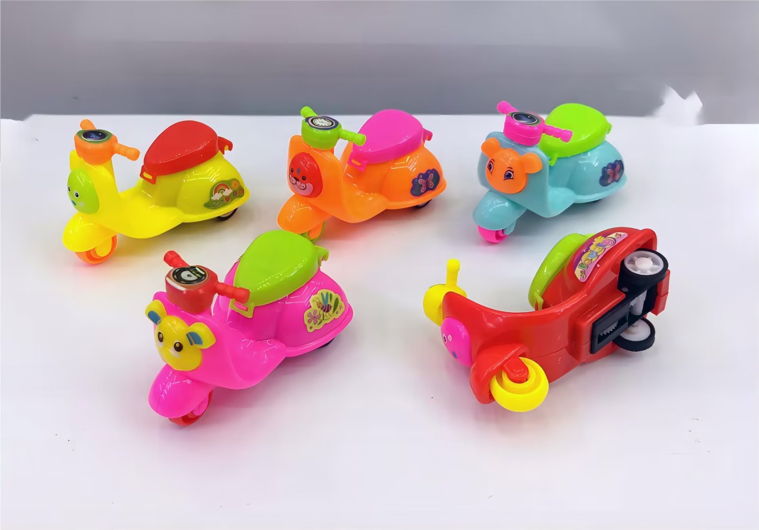 Children's toys, cartoon motorcycles, rebound small toys, fun gashapon gift toys, small gifts for kindergarten activities, toys