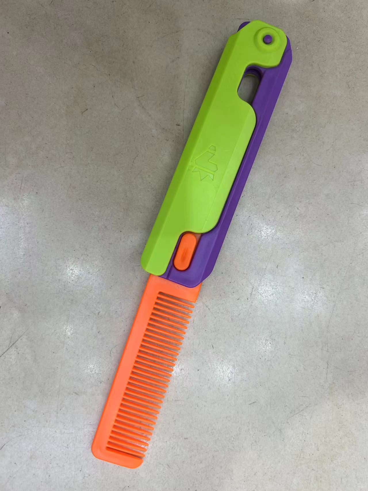 New Network Explosive Toy Radish Knife Series Yiwu Huang Rongren Radish Data Radish Butterfly Toy Knife Toy 901-18 Application Scenario