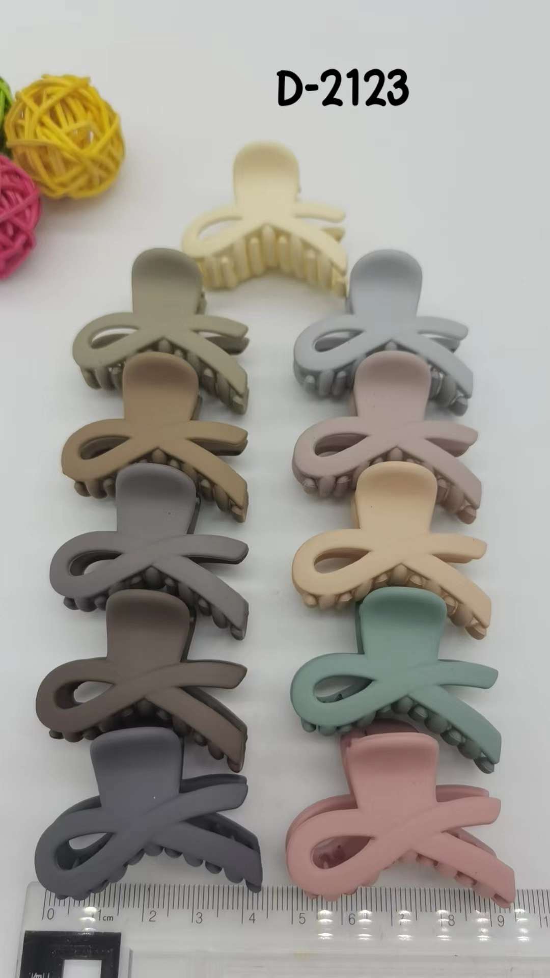 A variety of new small and medium-sized claw plate hair clips and gripper tips in the Korean InS-style elastic paint detail image 2