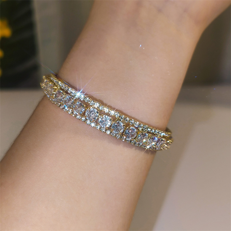 Light luxury full diamond zircon bracelet, half circle full female star bracelet, high-end feel, niche design, fashionable bracelet wholesale Application Scenario