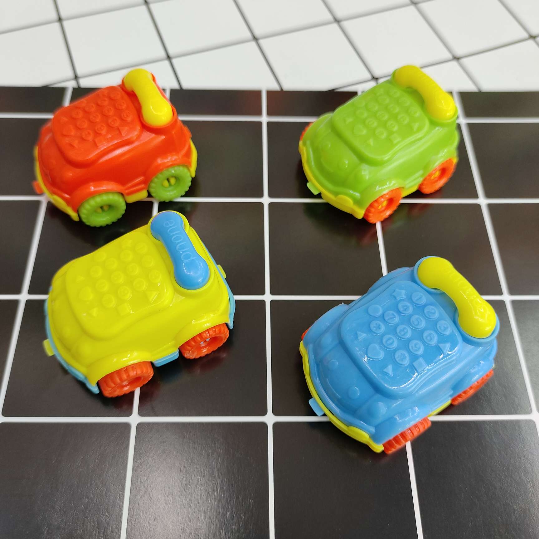 新款滑行电话车塑料玩具车混色幼儿活动运动赠品配件厂家直销热卖