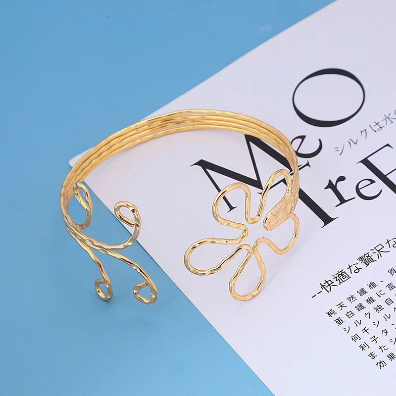 The popular metal shining open C-shaped adjustable women's armband from Xiyin, a cross-border Amazon product from Europe and America, is handcrafted details Picture
