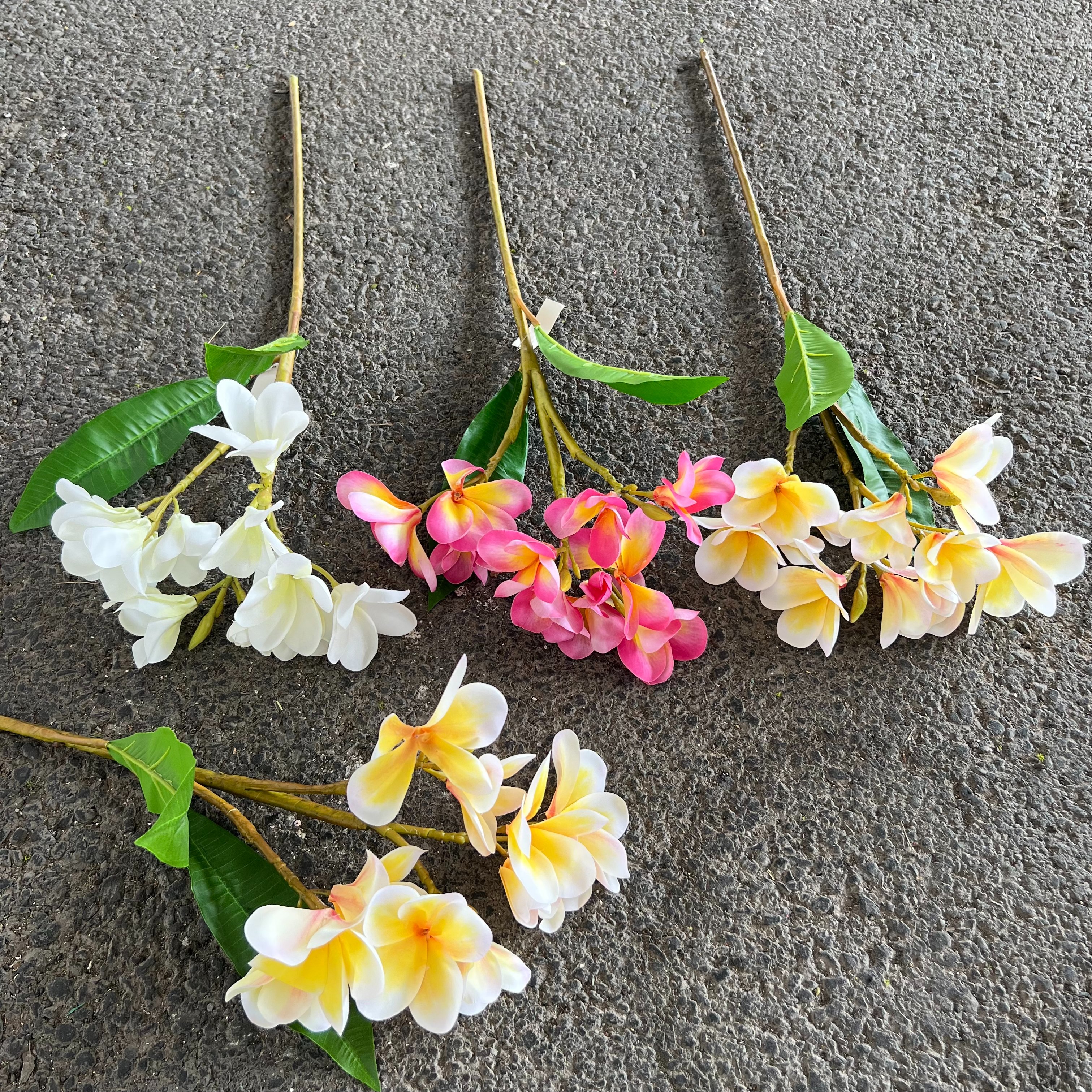 Simulación de flores frangipani tela de seda 3D hotel de lujo sala de estar colocación de basalto arreglo de dormitorio para el hogar lugar de boda decoración suave Item Picture
