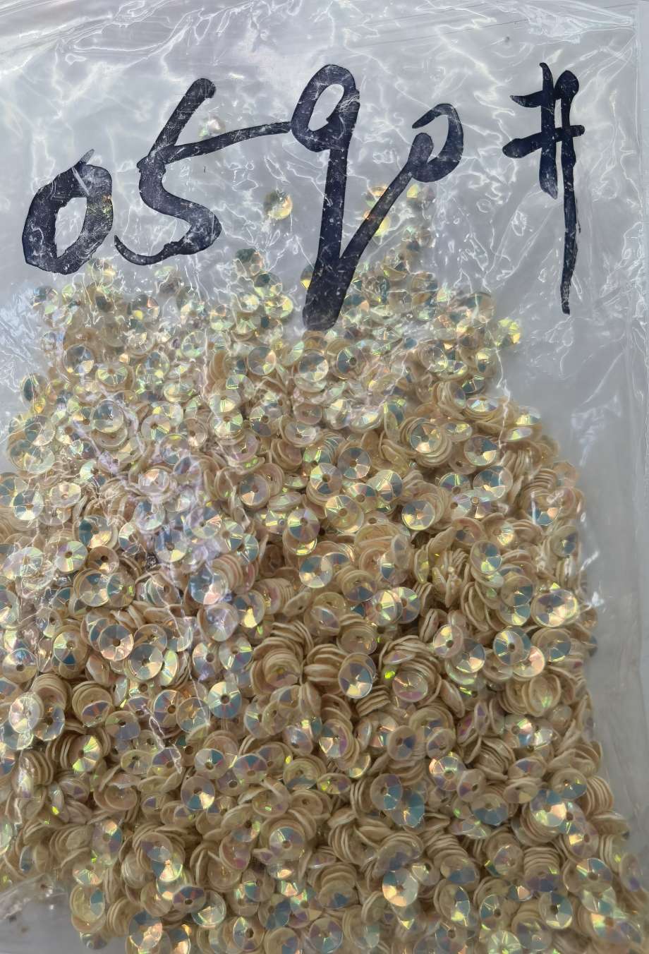 4mm golden pointed corner concave sequins, suitable for various ingredients such as clothing, bags, embroidery, handicrafts, etc. Jincan 0590 Specification image