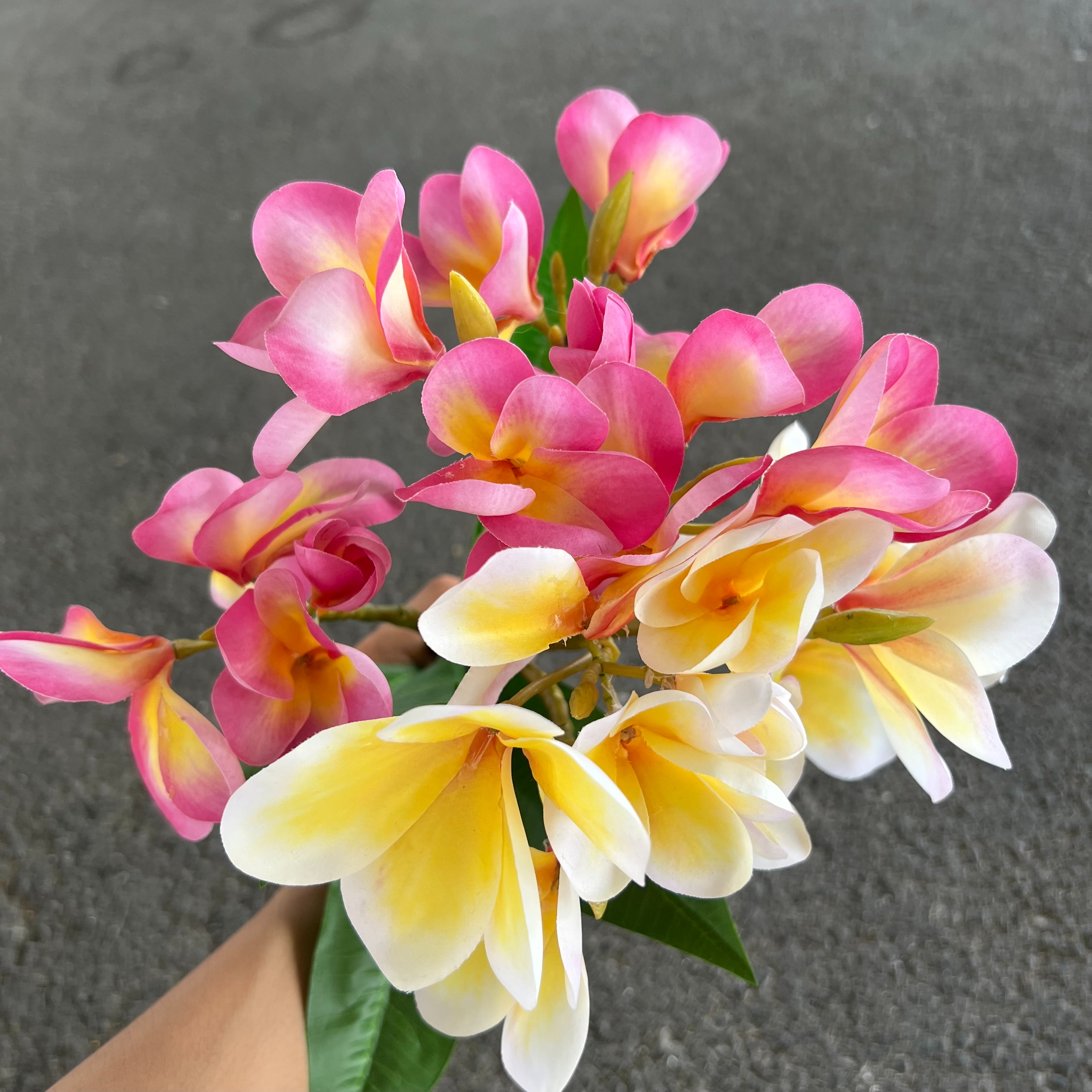 Simulación de flores frangipani tela de seda 3D hotel de lujo sala de estar colocación de basalto arreglo de dormitorio para el hogar lugar de boda decoración suave