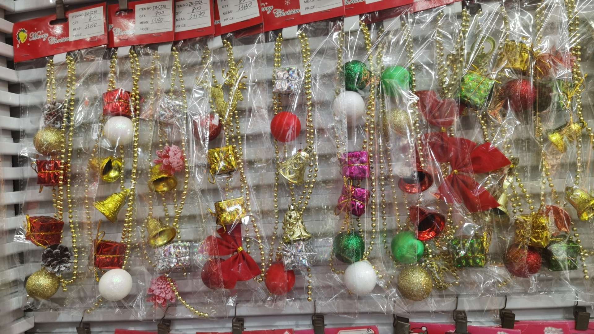A mixed box of 4 Christmas decorative bracelets
