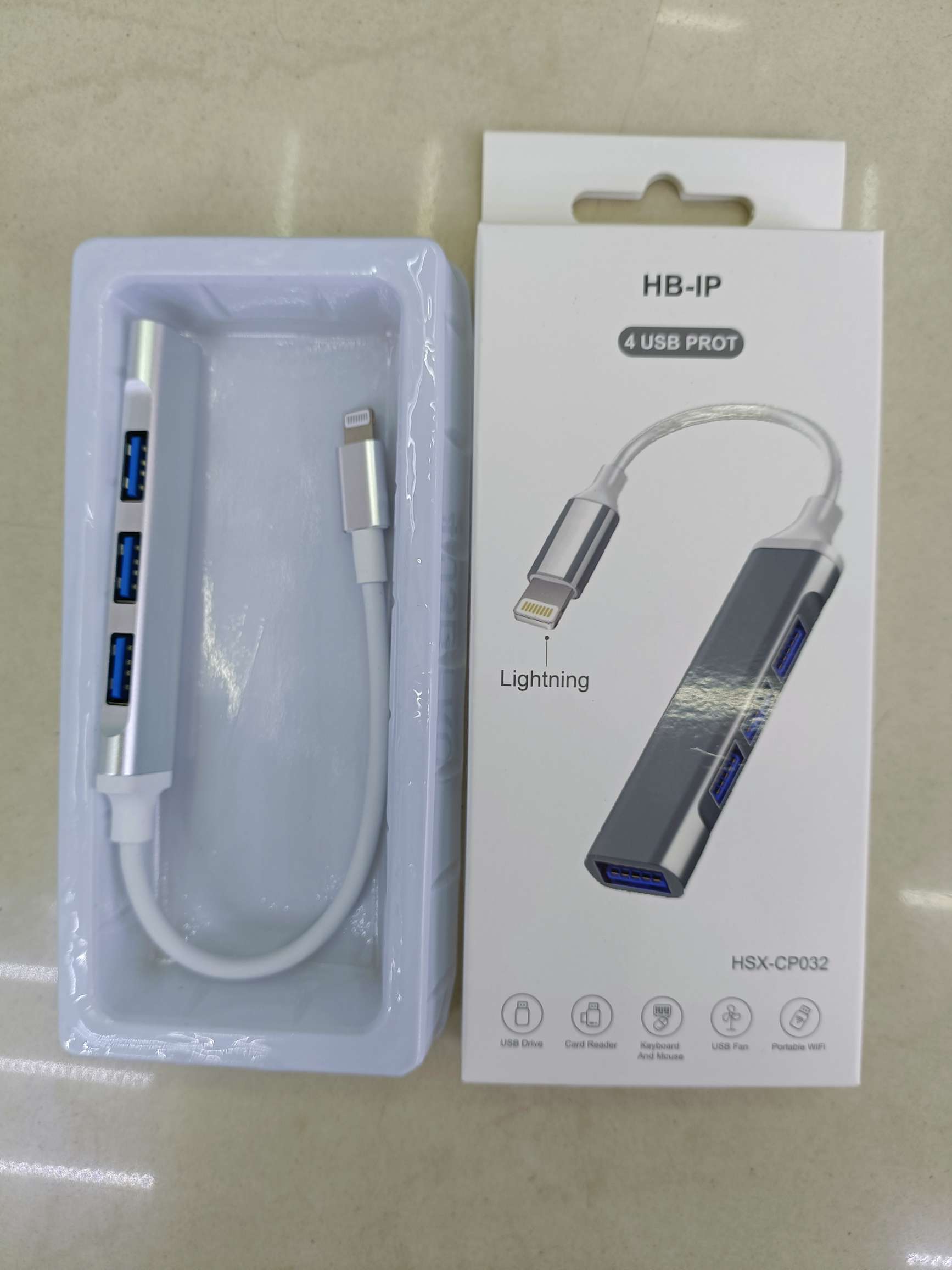 多功能扩展器/接口转USB/转接线转接头白底实物图