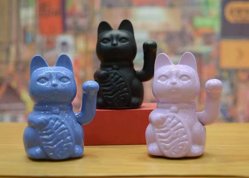 Medium and large-sized ceramic hand-waving maneki Neko figurines Specification image