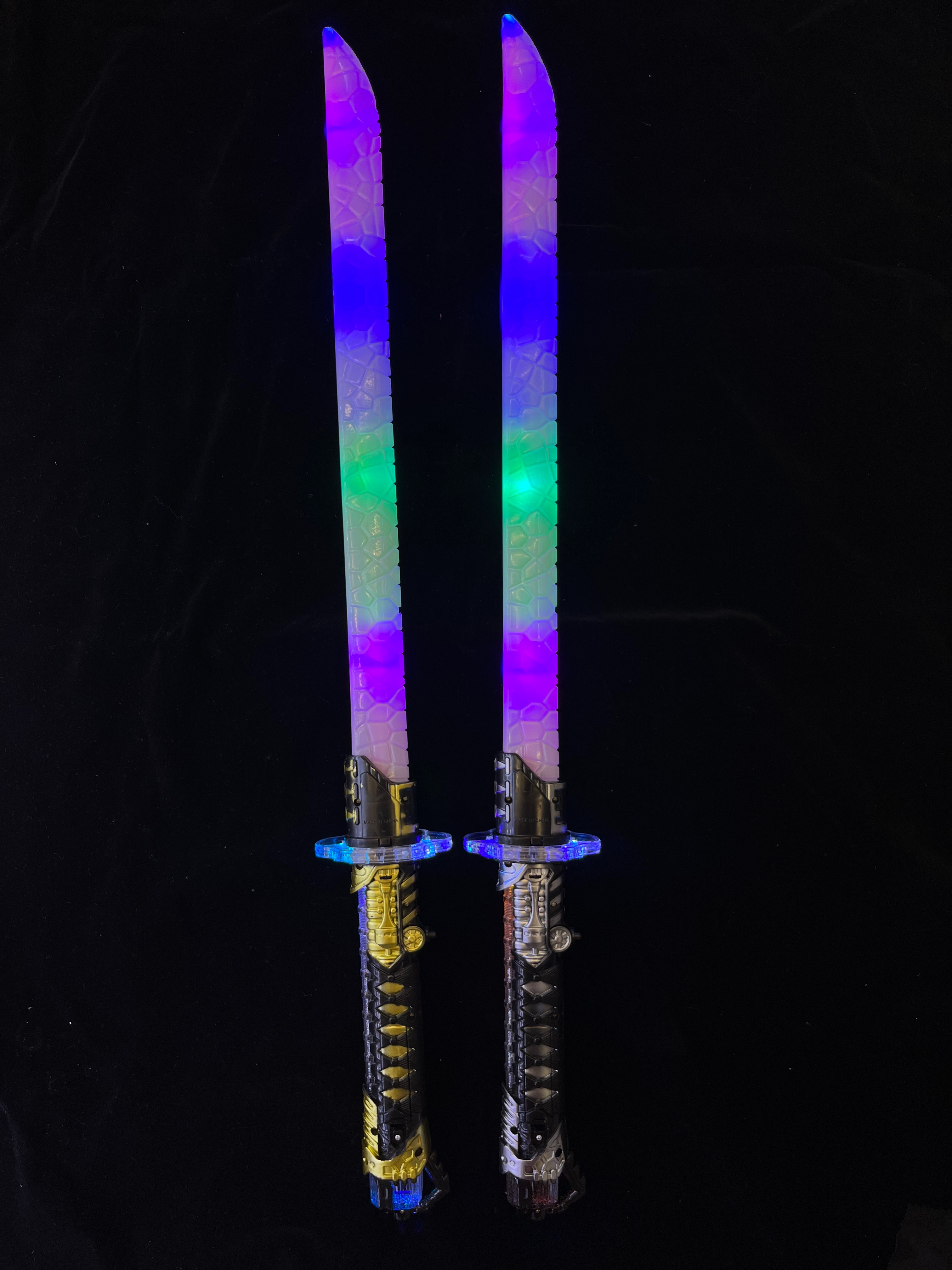 新产品儿童玩具炫彩声光裂纹玩具刀带灯光音乐新品爆款