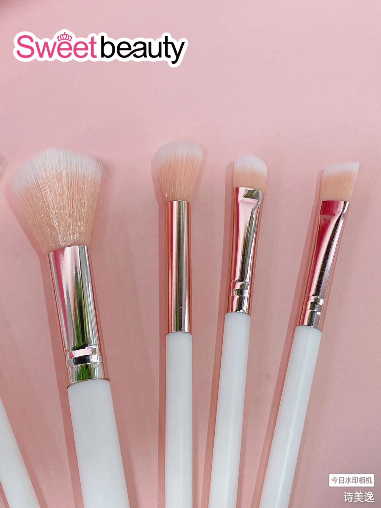 化妆刷白底实物图