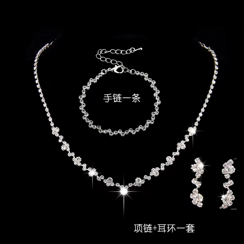 Cross-border best-selling exquisite claw chain necklace, earrings, bracelet set, three-piece set, full diamond collarbone chain, evening dress accessories detail image 4
