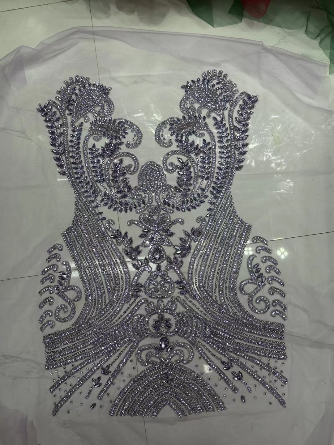 DIY hand-beaded wedding dress with deep V-neck decals and water diamonds Item Picture