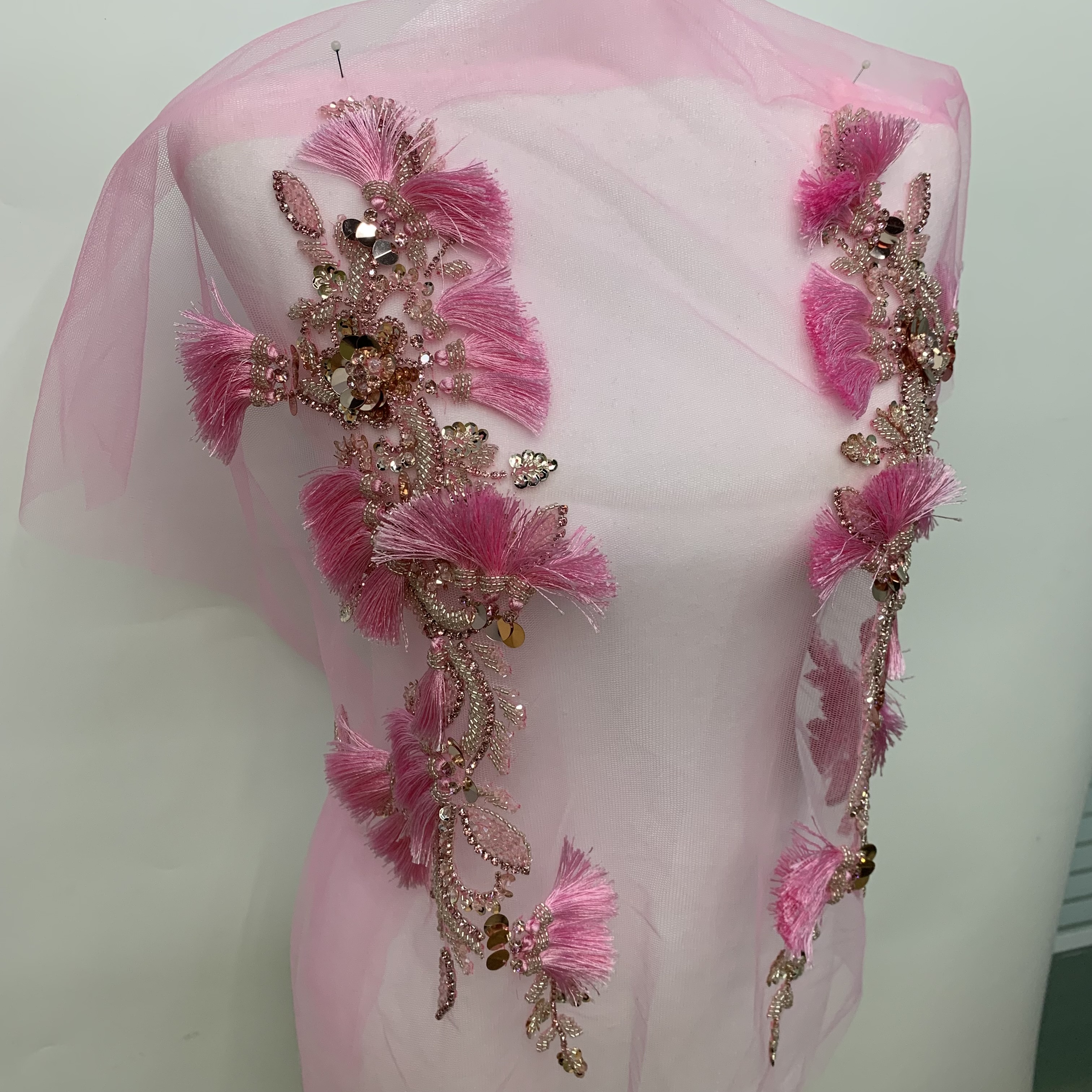 Chinese-style exquisite rhinestone tassel fashionable wedding dress and evening gown lace details Picture